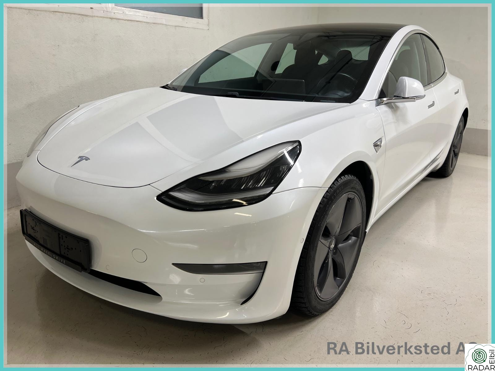 TESLA Model 3 Long Range 4WD 560km - Autopilot - skinn - Rygg kamera