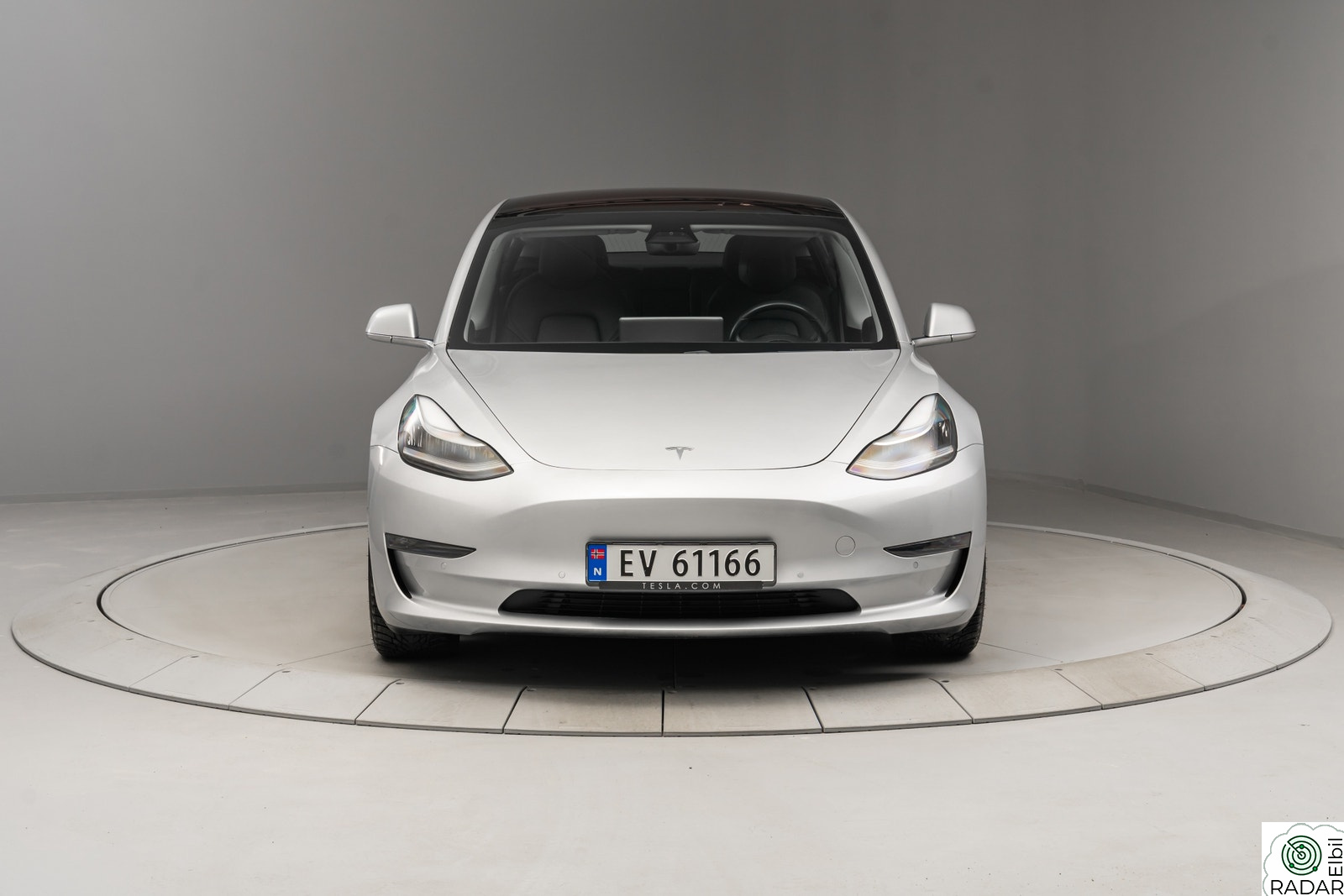 TESLA Model 3 Long Range AWD, Metallic Silver