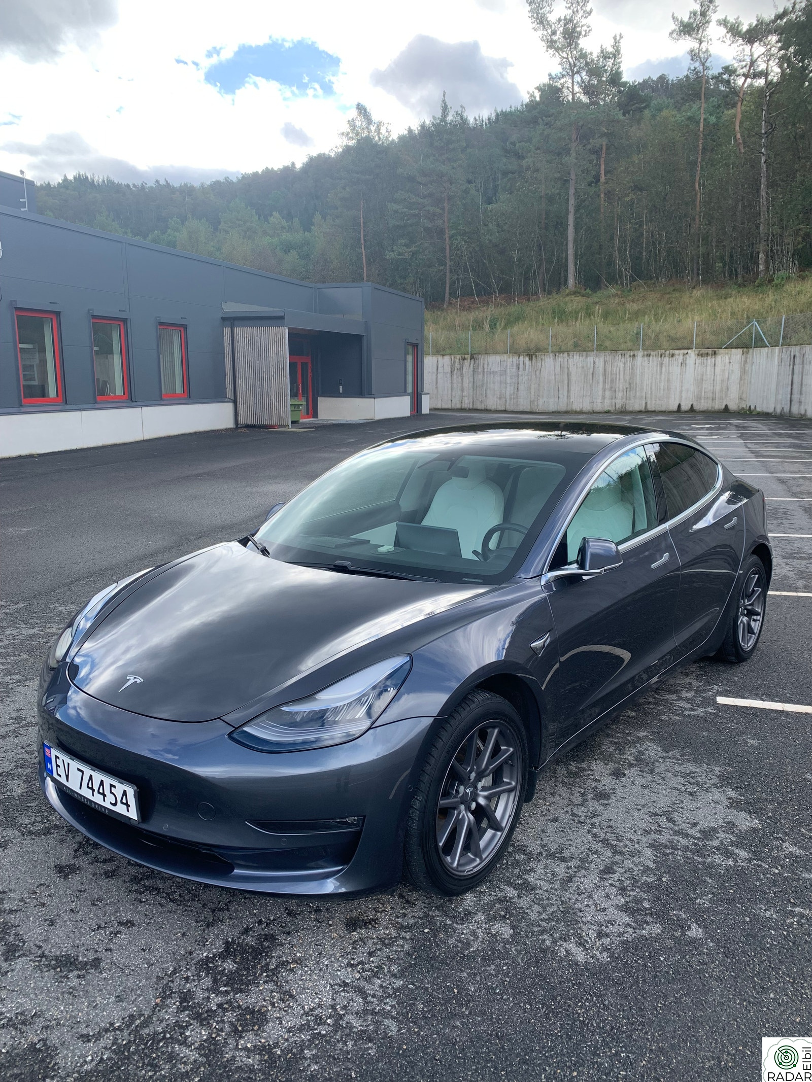 TESLA Model 3 Long Range AWD