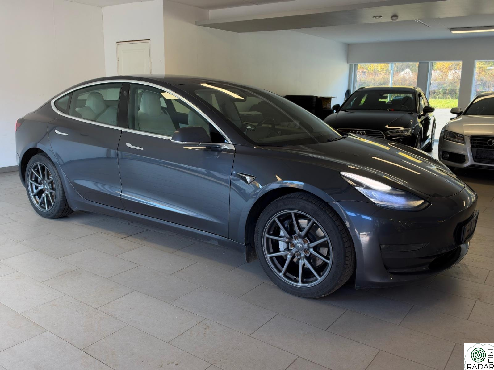 TESLA Model 3 Long Range AWD Autopilot Vinterpakke EU-09.27 1 Eier