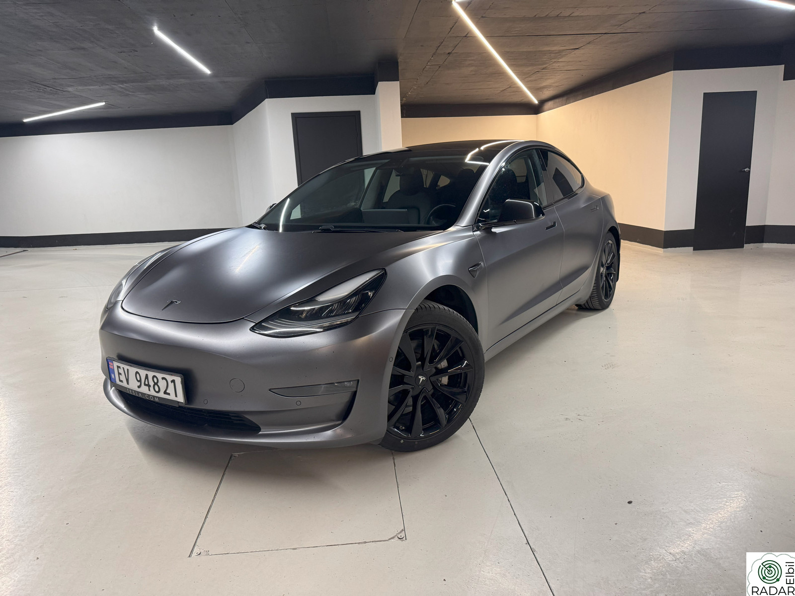 TESLA Model 3 Base Performance AWD / Stealth Performance AWD