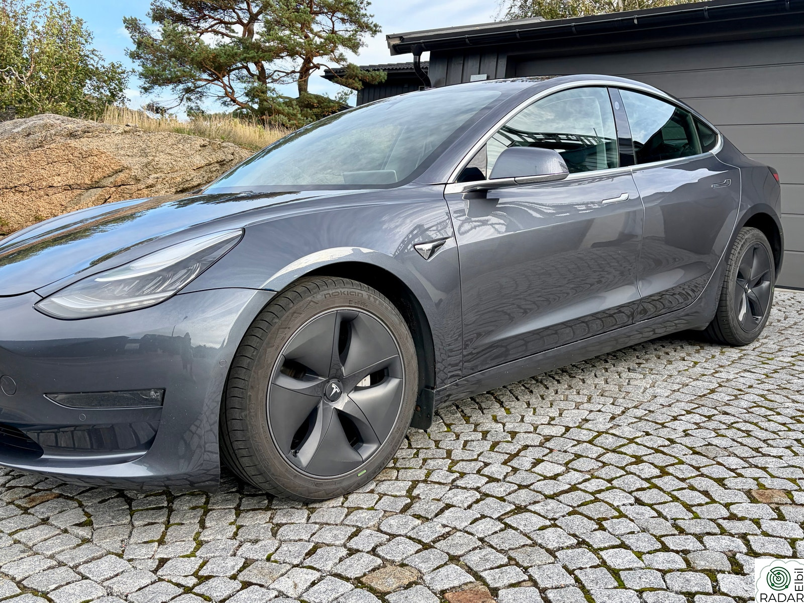 TESLA Model 3 1 EIER / AWD / HENGERFESTE / 8 DEKK FRA 2024 / EU 2028