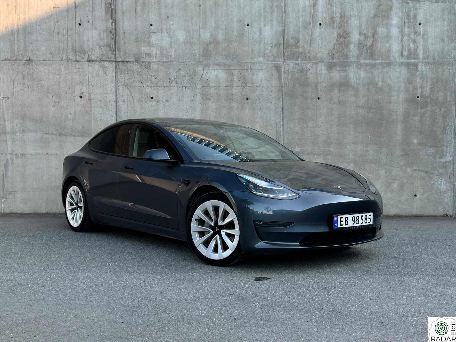 TESLA Model 3 LR/AWD/Krok/Varmepumpe/1-Eier/Premium/Nybilgaranti