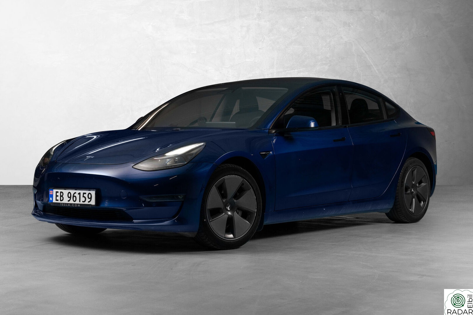 TESLA Model 3 Long Range / Autopilot / Hengerfeste / Premium Lyd
