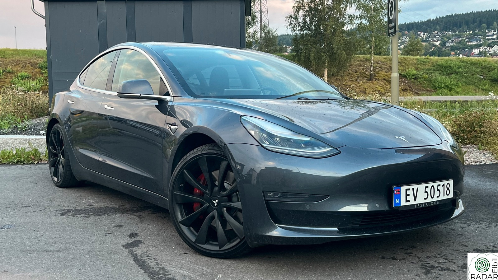 TESLA Model 3 PERFORMANCE / NYE BREMSER / EU 03.27 / PREMIUM LYD