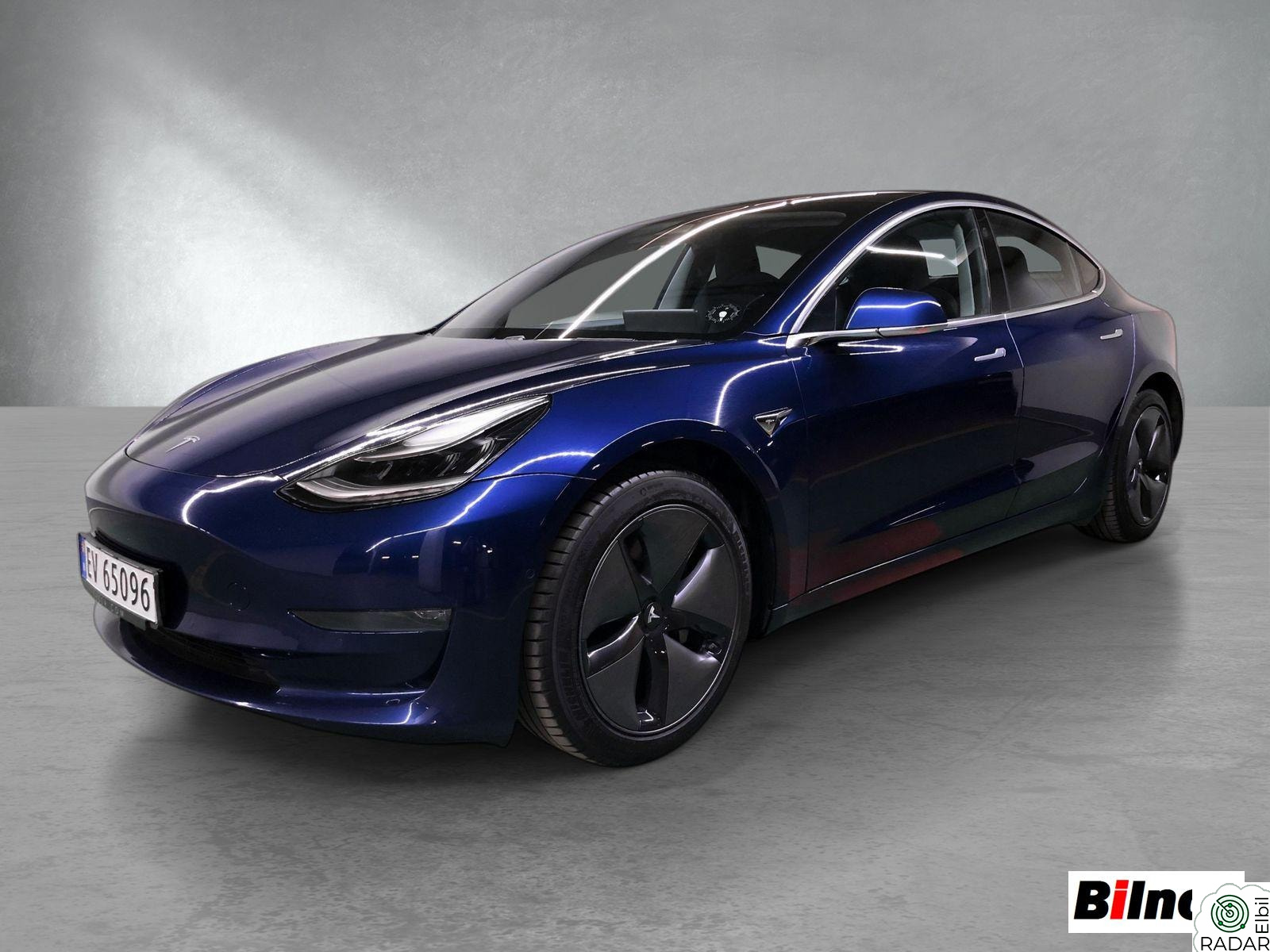 TESLA Model 3 Long Range AWD // Autopilot // Skinn // S+V hjul