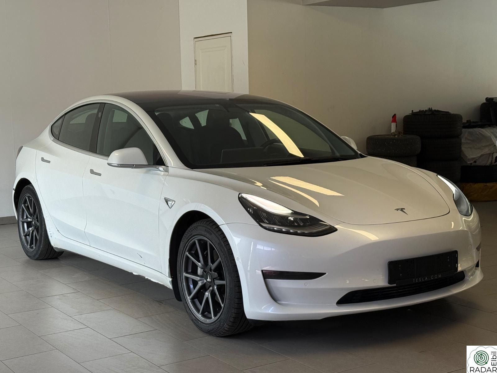 TESLA Model 3 Long Range AWD Autopilot Vinterpakke EU-03.2027 1 Eier