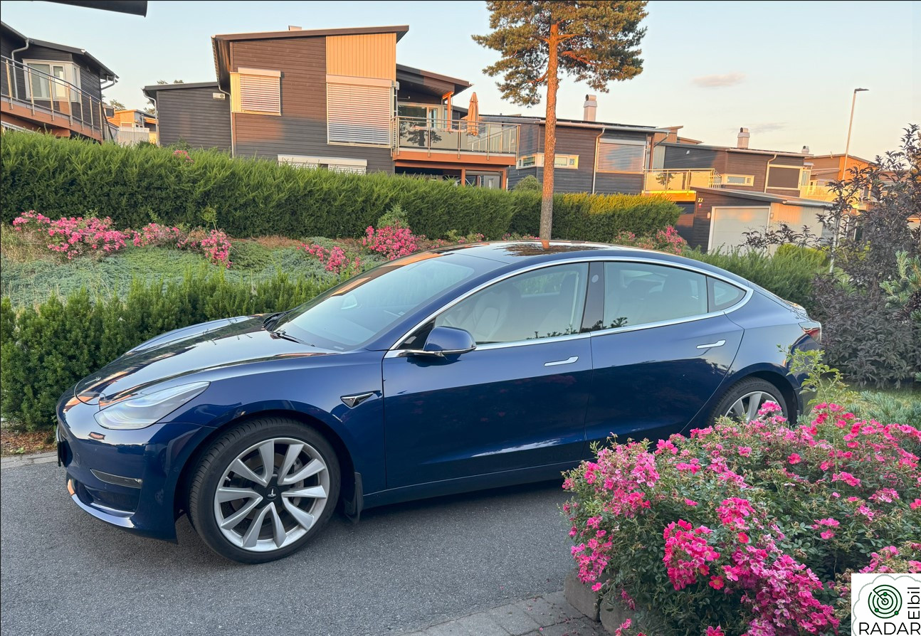 TESLA Model 3 Long Range AWD, NAF-test med batteristatus