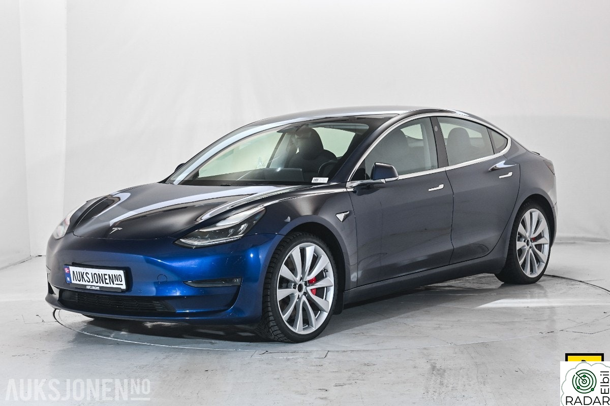 TESLA Model 3 PERFORMANCE AWD PANORAMA PREMIUM LYD & INTERIØR