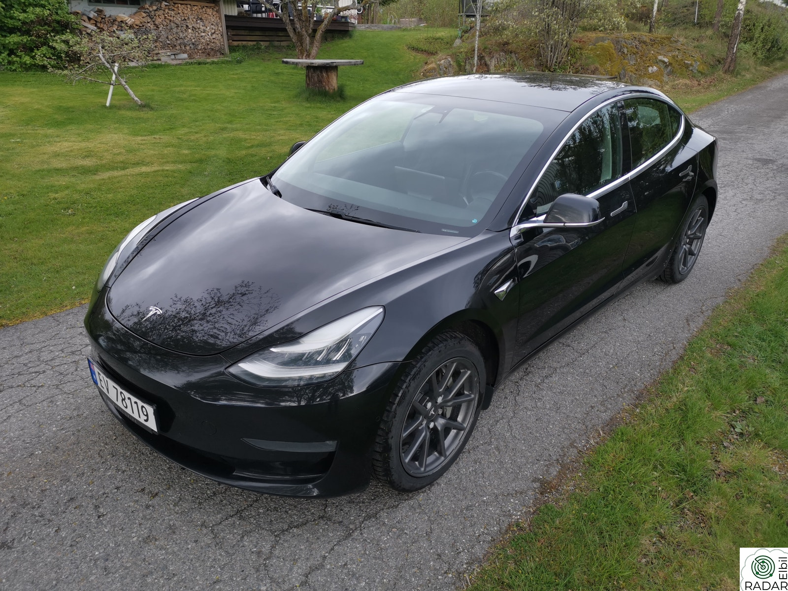 TESLA Model 3 Long Range AWD m/hengerfeste. EU til 27. juni 2027.