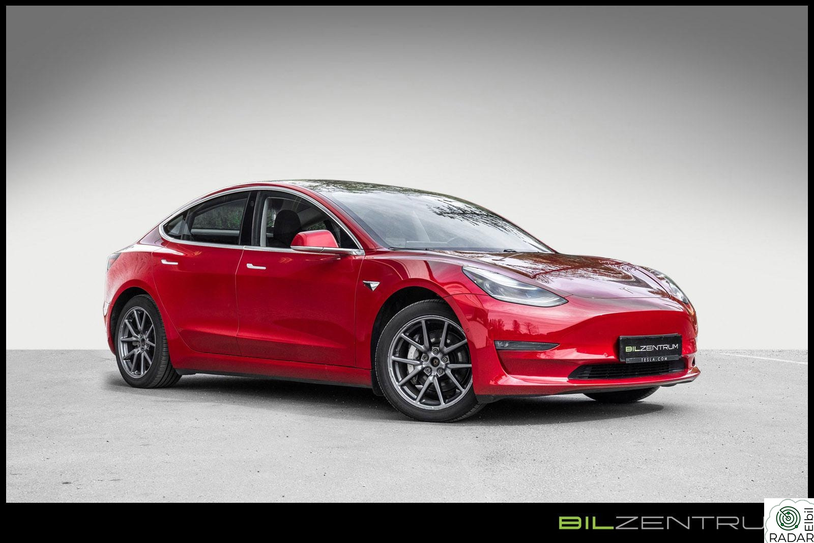 TESLA Model 3 AWD Dual Motor 560KM Long Range Autopilot Pano H.Feste