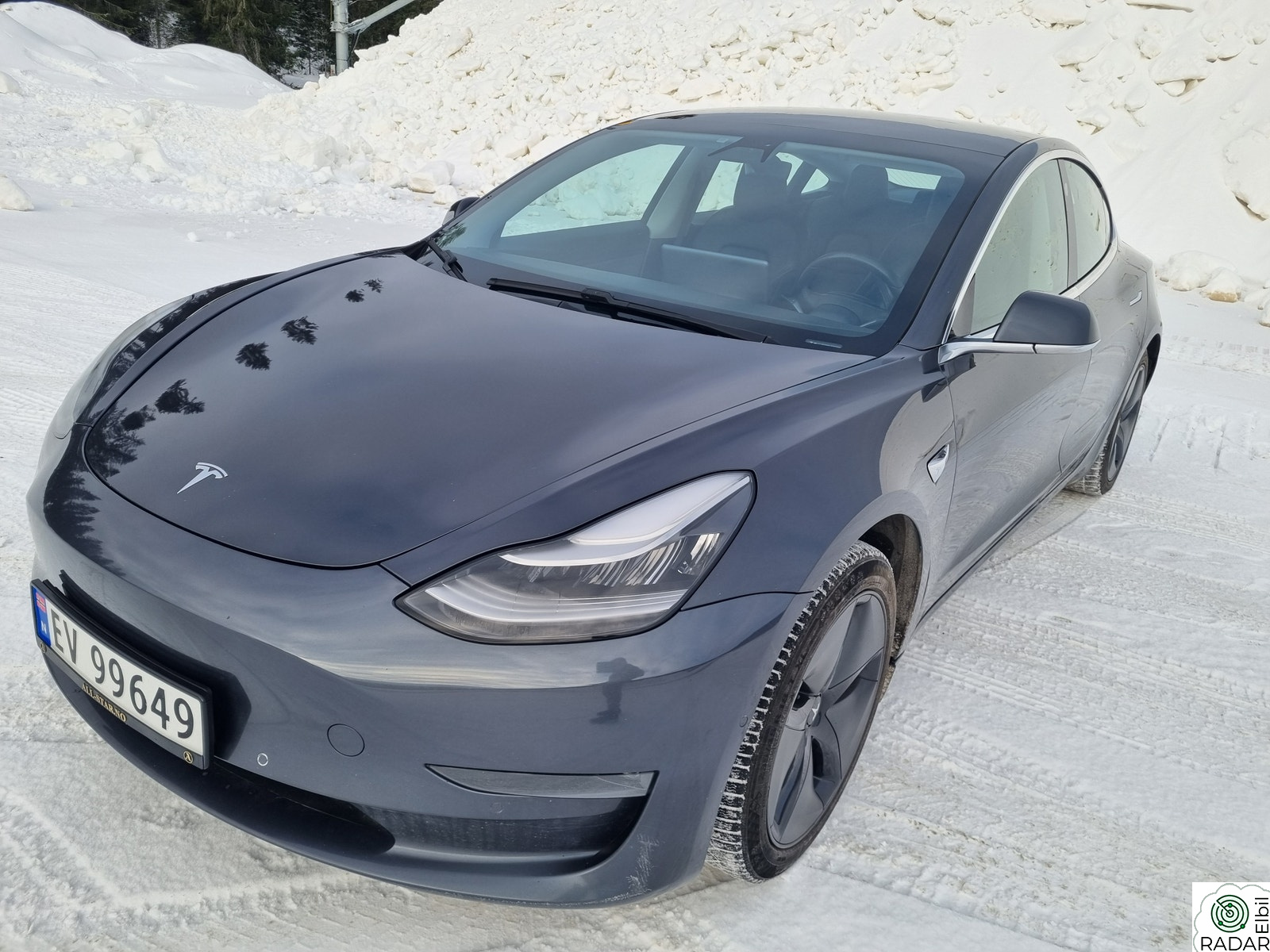 TESLA Model 3 LONG RANGE AWD