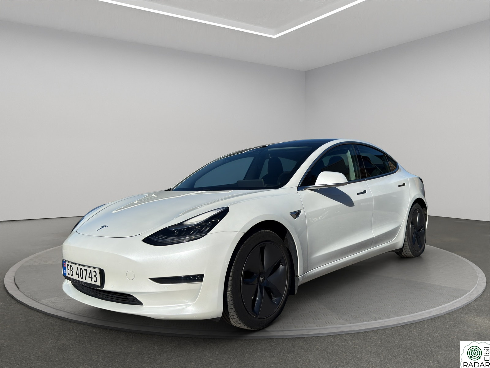 TESLA Model 3 Long Range AWD / Full Autopilot / Hengerfeste
