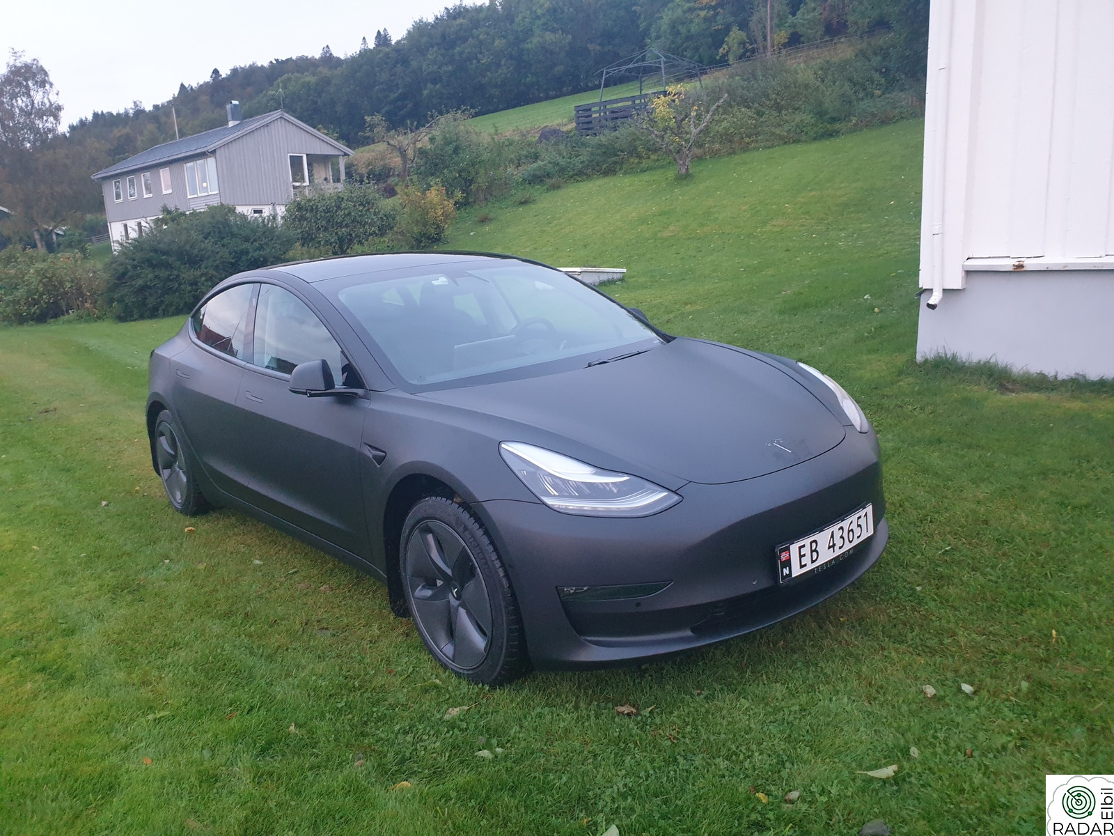 TESLA Model 3 LONG RANGE/AWD/KUN 51.200KM/PREMIUM/H.FESTE/HELFOLIERT+