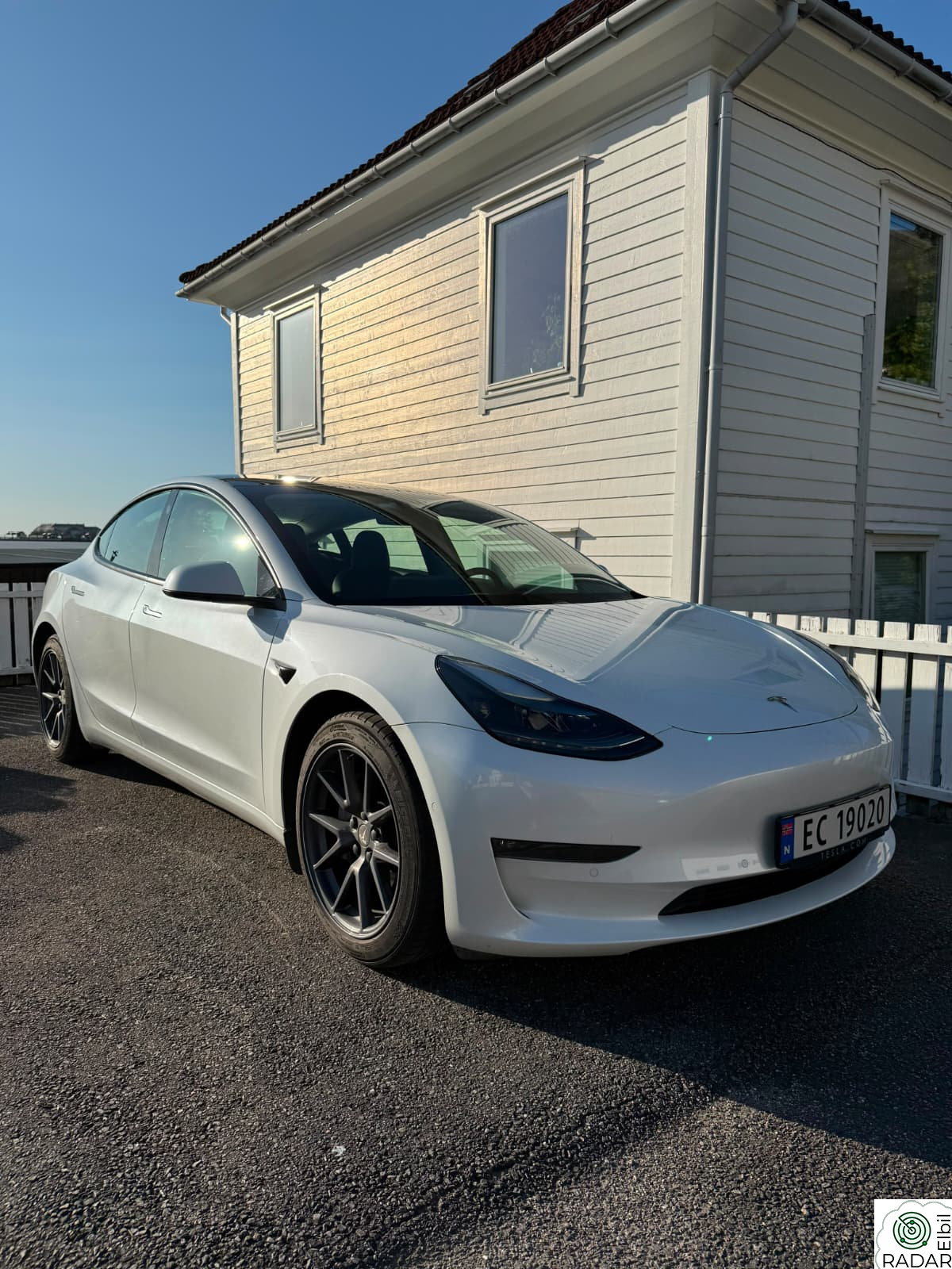 TESLA Model 3 Long Range AWD/580km/Autopilot/Premium/Hook