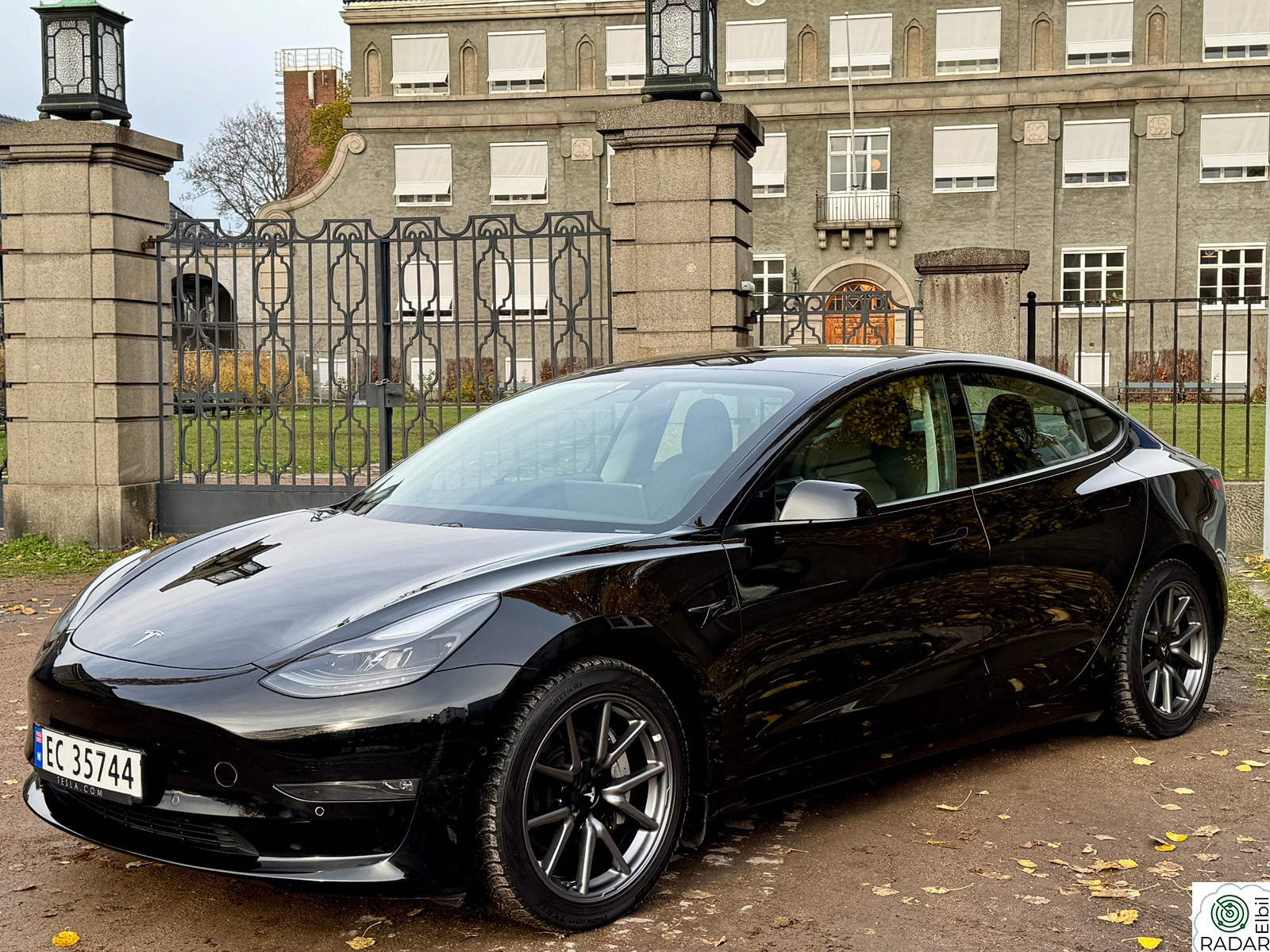 TESLA Model 3 AWD/KROK/580KM/Autopilot/Panorama/Nybilgaranti