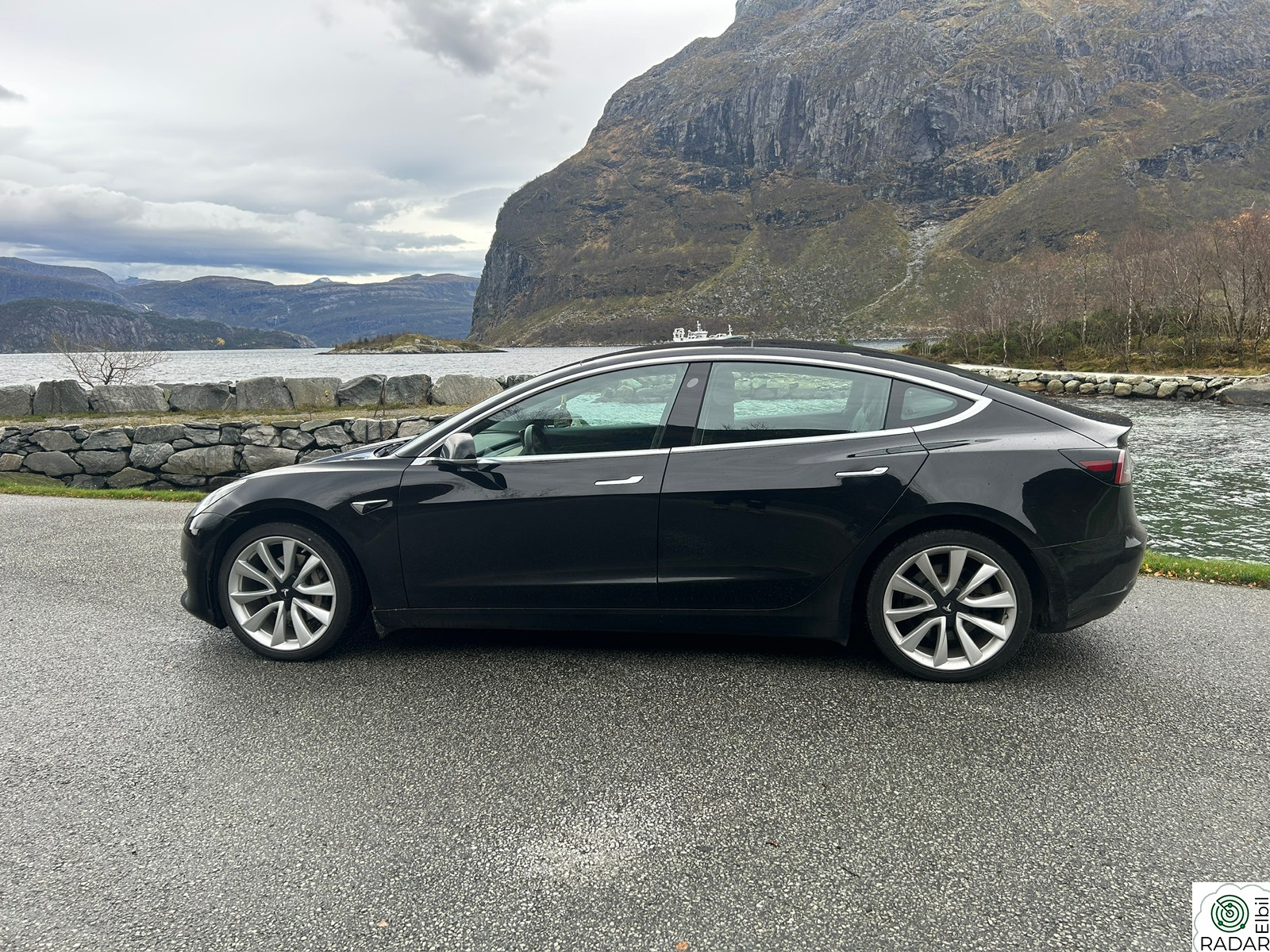 TESLA Model 3 Long Range AWD