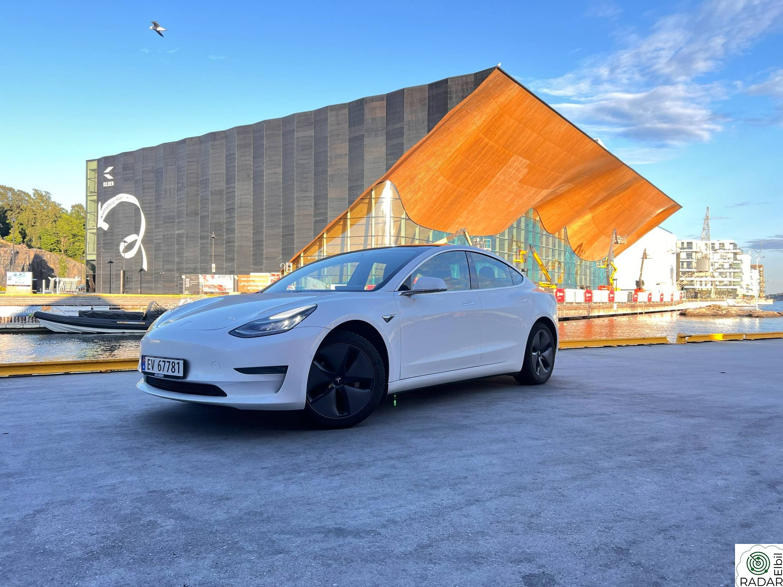 TESLA Model 3 Long Range AWD Ny Eu i 2år til 560km