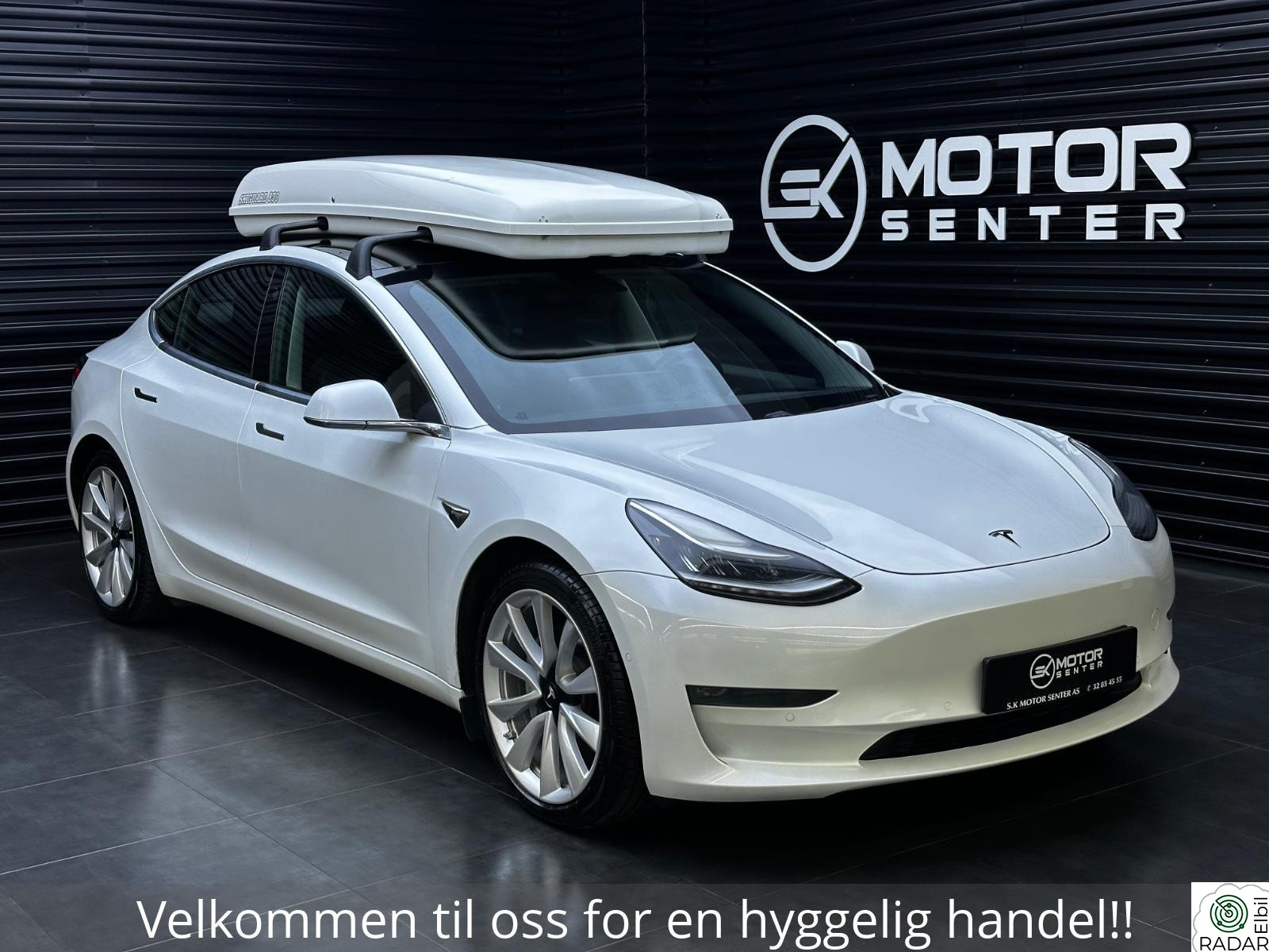 TESLA Model 3 LONG RANGE 560KM, 4WD, AP, SKINN, H.FESTE, EU 03/2027++