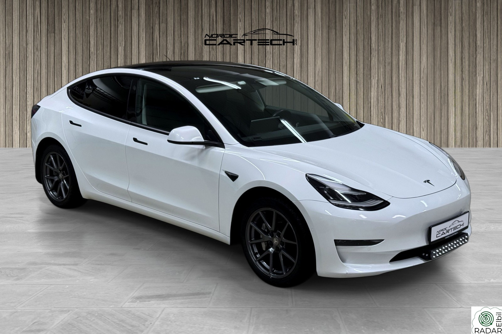 TESLA Model 3 Long Range/ 4x4/ Auto Pilot/ Cruise Control/ Skinn