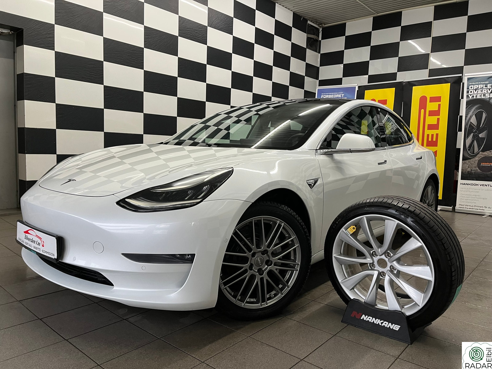 TESLA Model 3 LongRange*AWD*PREMIUM*SE FARGE*TOPP UTSTYRT*NY EU*