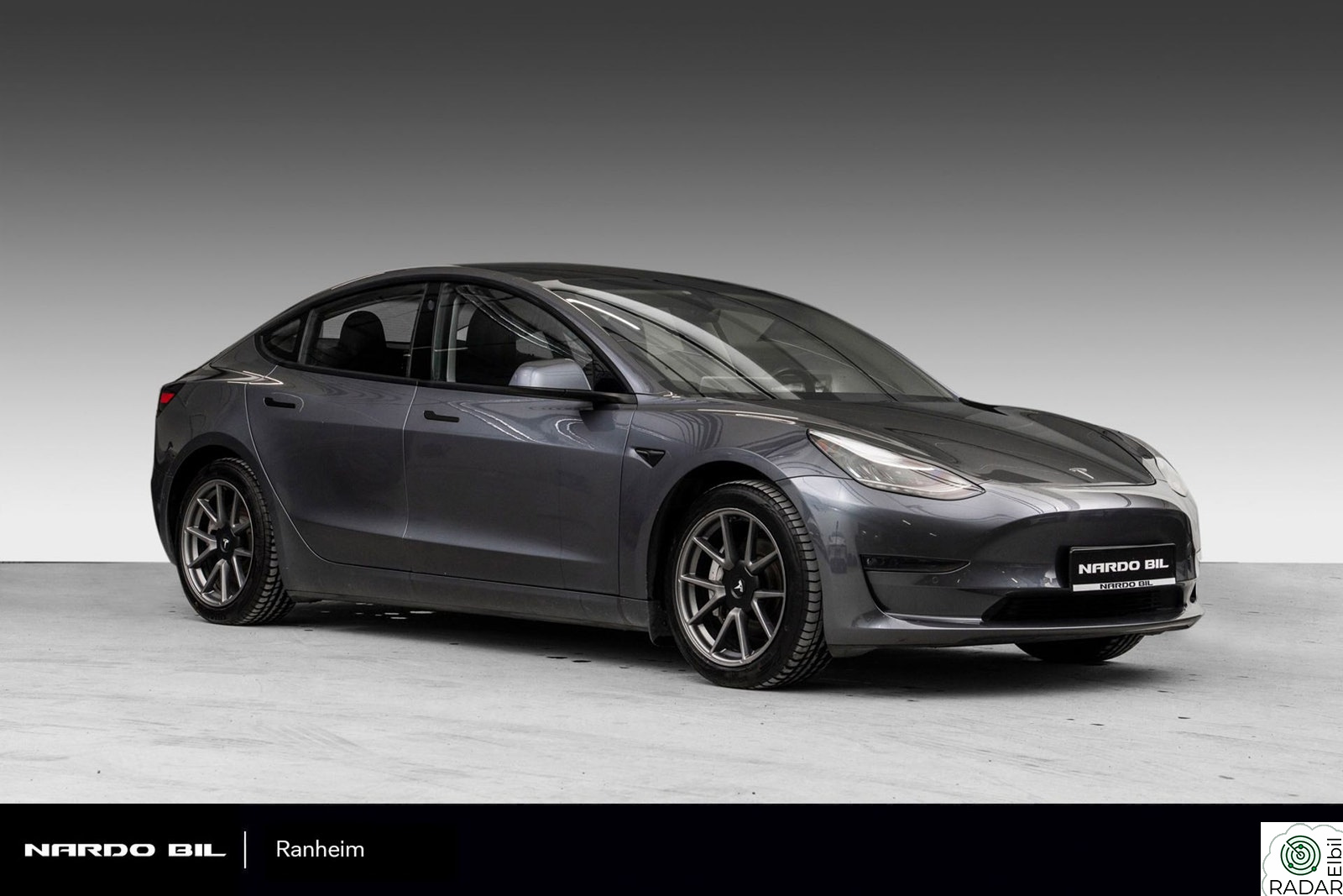 TESLA Model 3 Long Range AWD/Premium/Autopilot