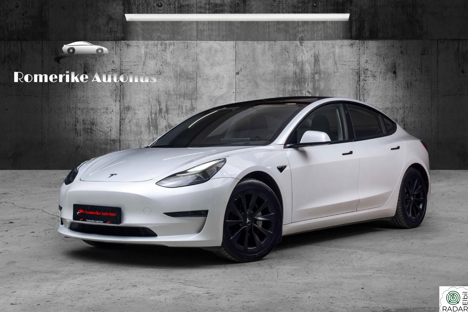 TESLA Model 3 Long Range AWD // AP, PremiumLyd, Krok, 19" Sport+++