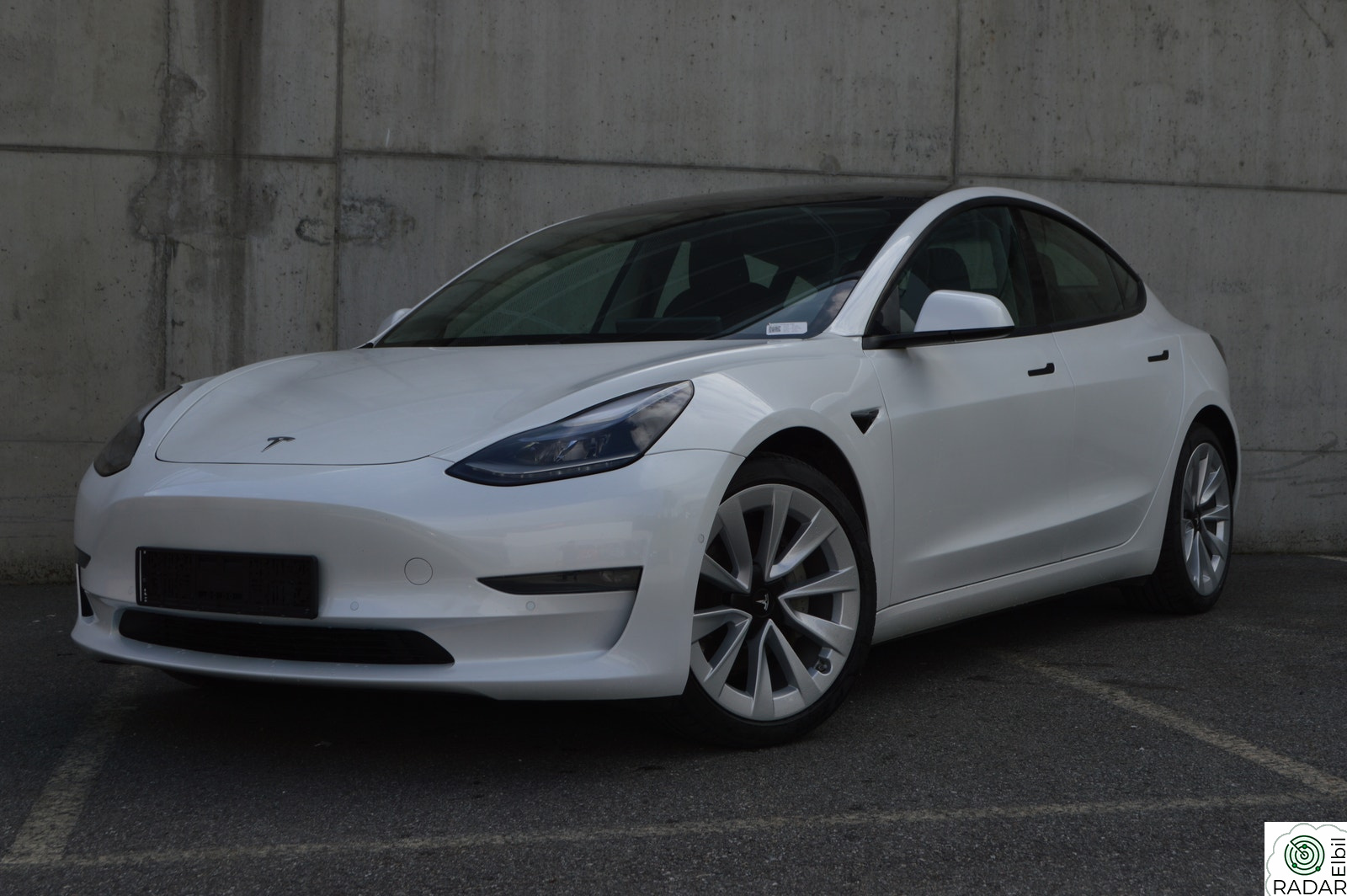 TESLA Model 3 Long Range AWD/NORSK/VARMEPUMPE/BOOST PAKKE/614KM/