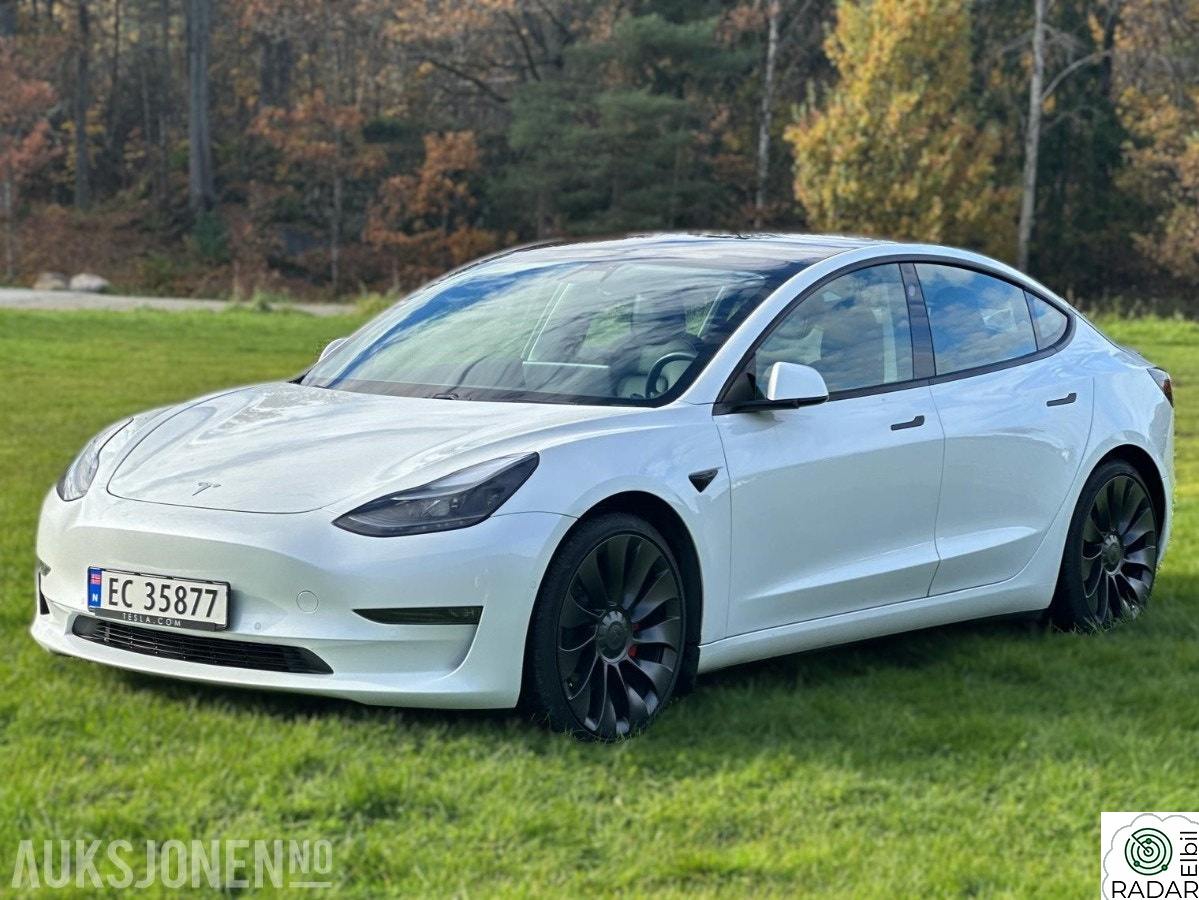 TESLA Model 3 PREFORMANCE / 1 EIER / PREMIUM / AUTOPILOT