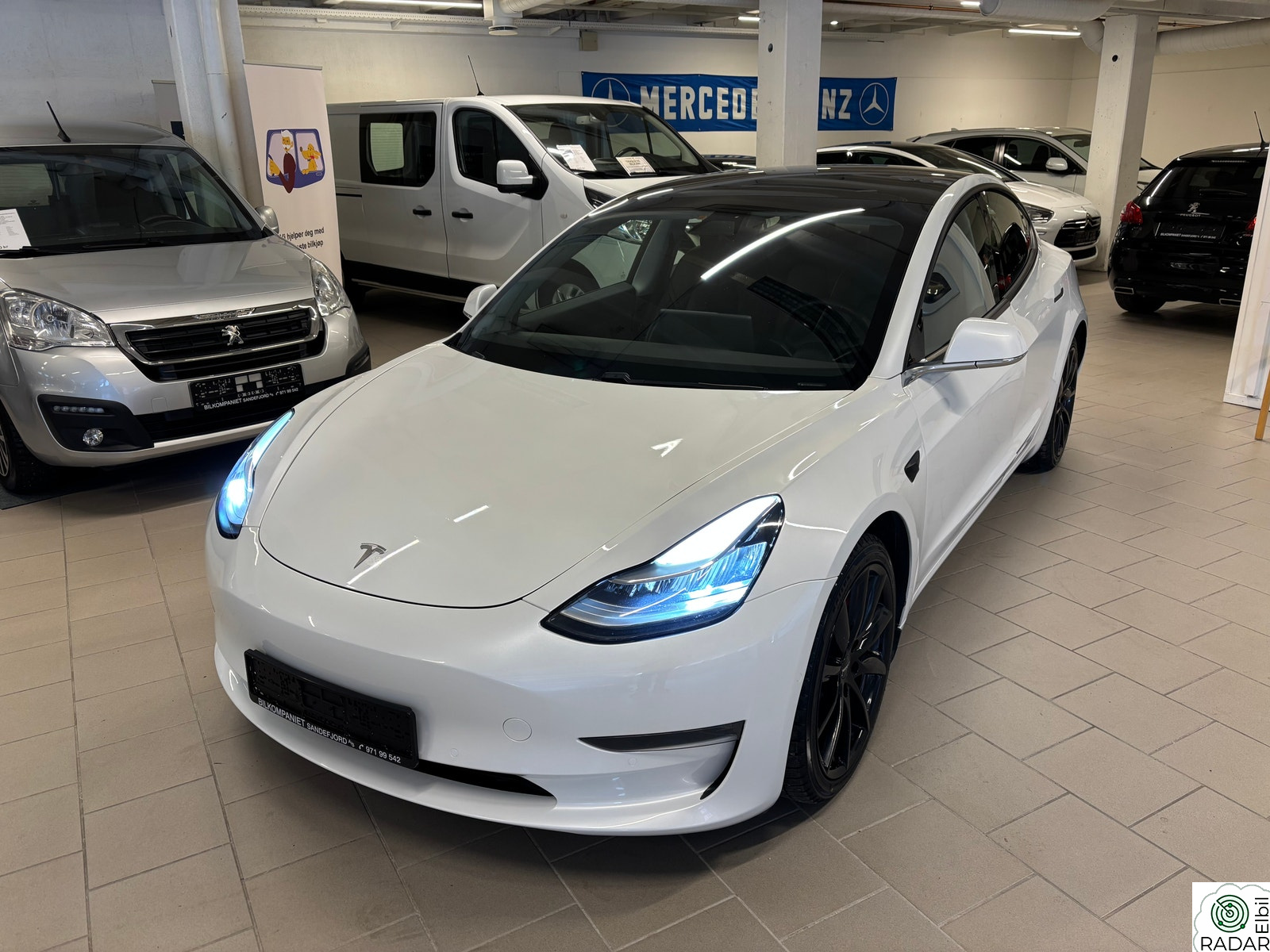 TESLA Model 3 Performance AWD.  PANO/SKINN/NY EU + Nye Bremser