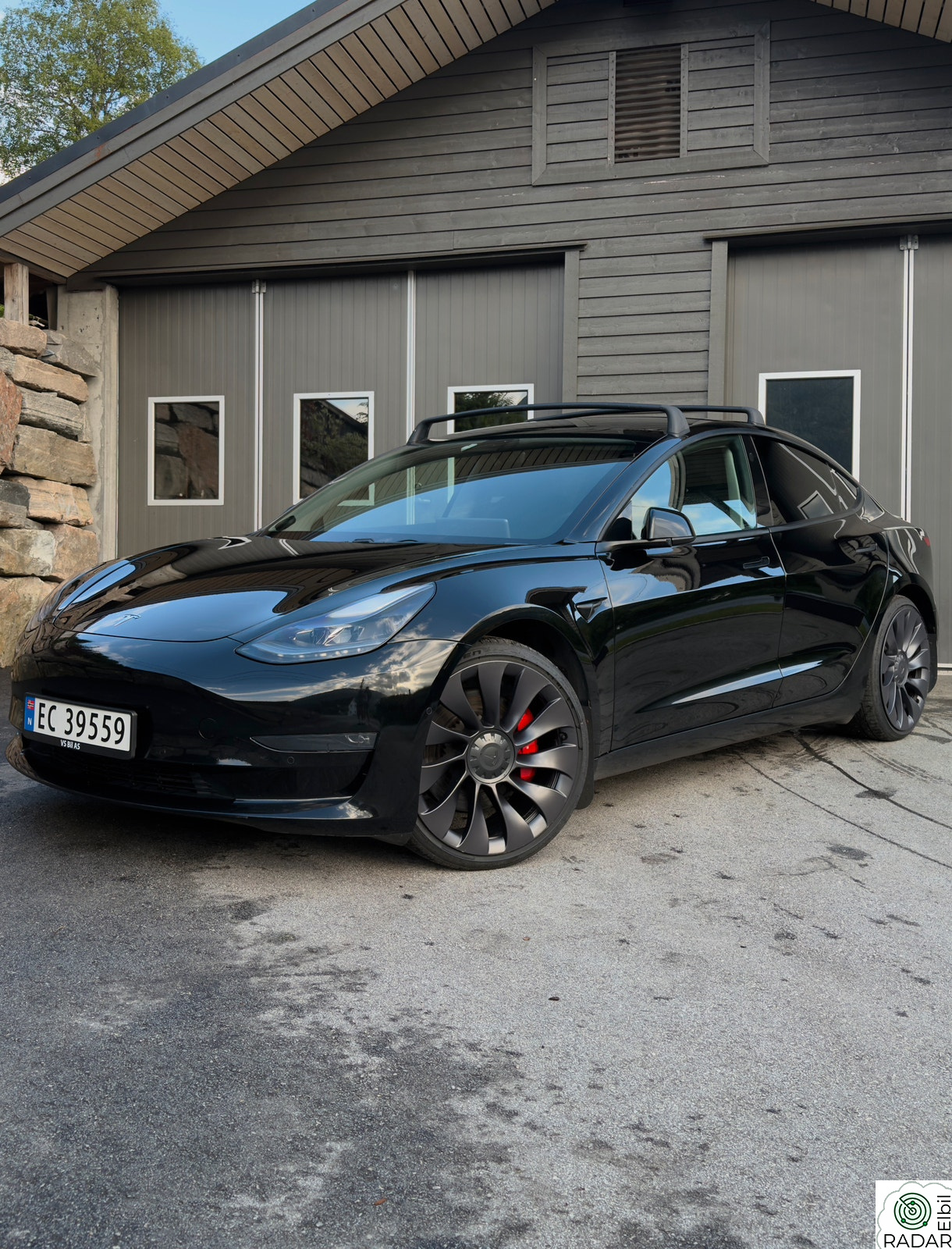 TESLA Model 3 PERFORMANCE AWD 513HK/AUTOPILOT/V.PUMPE/PANO/S+V HJUL