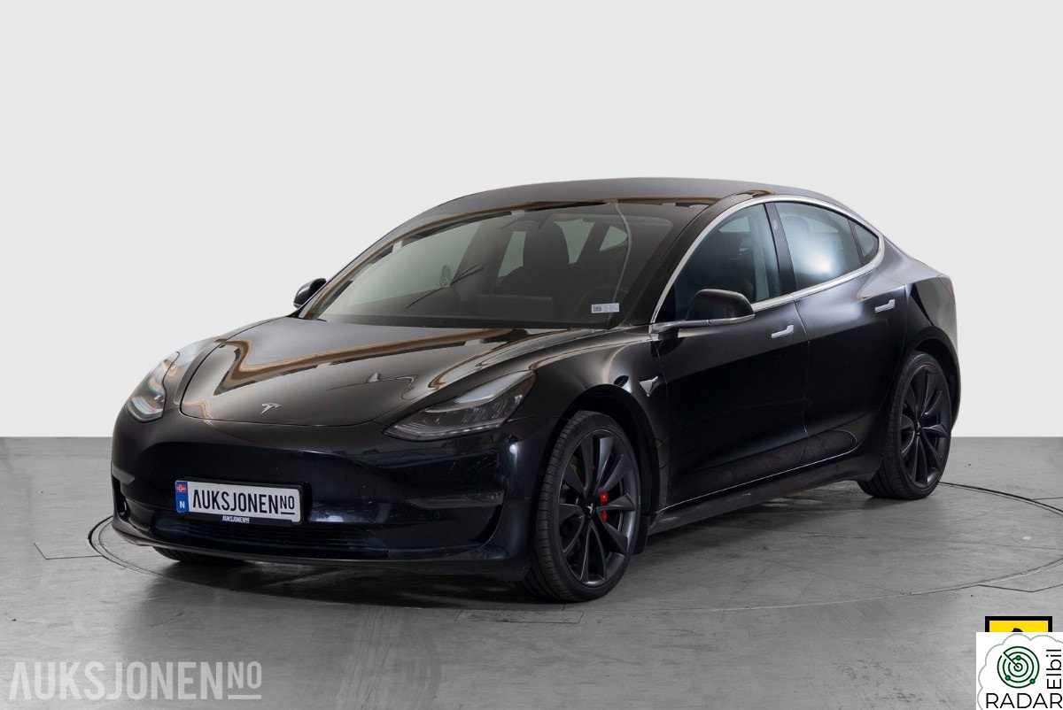 TESLA Model 3 PERFORMANCE AWD PREMIUM LYD & INTERIØR PANORAMA