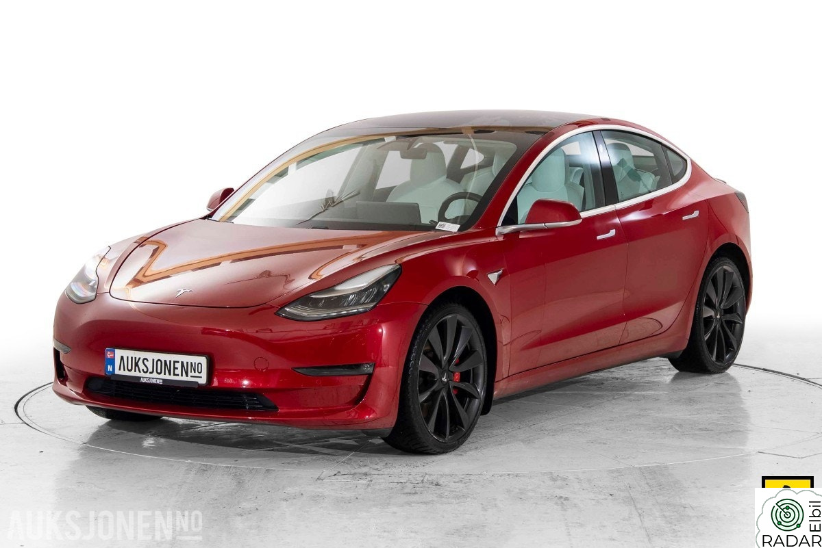 TESLA Model 3 PERFORMANCE AWD PREMIUM LYD & INTERIØR PANORAMA