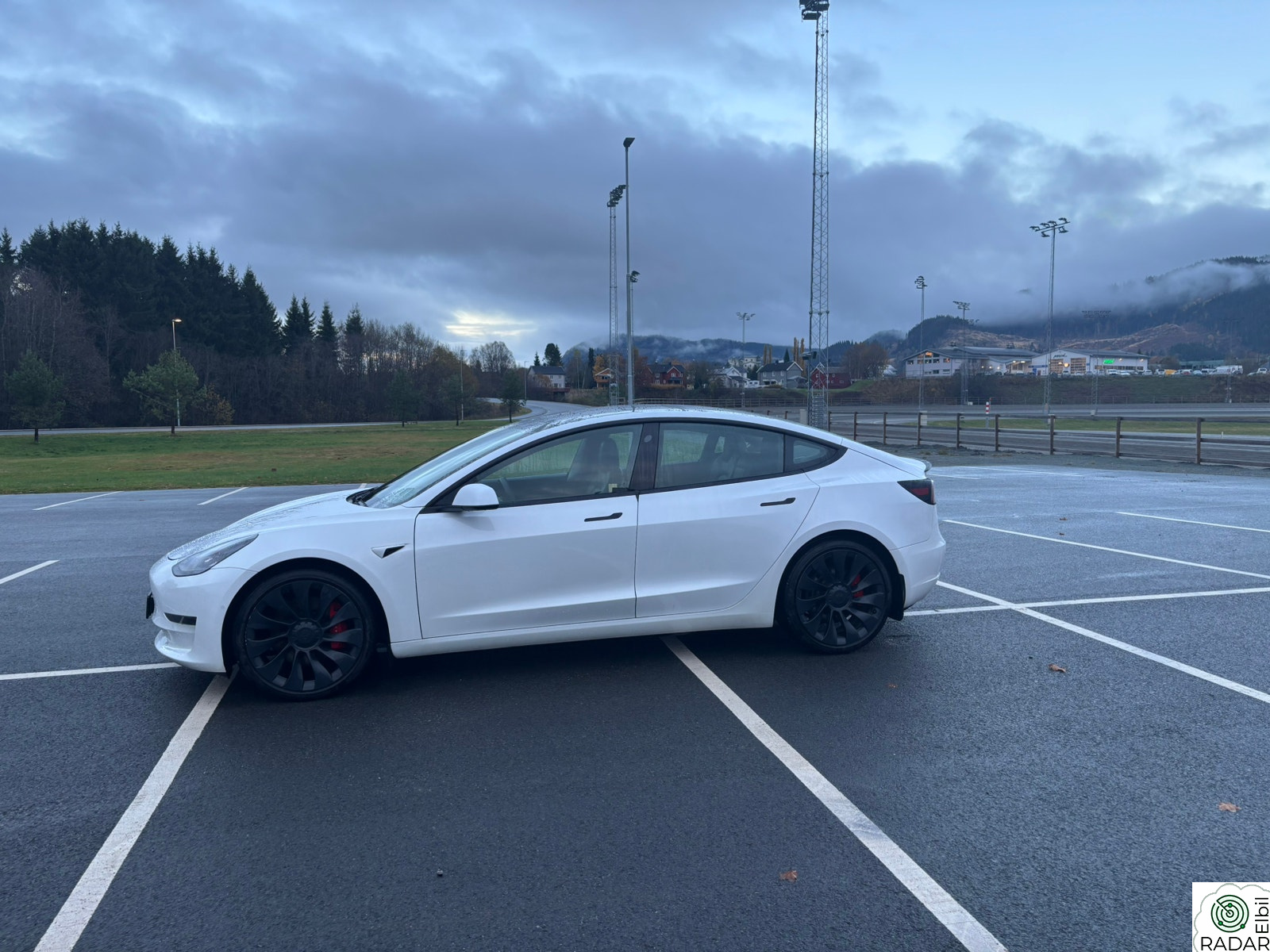 TESLA Model 3 PERFORMANCE AWD FACELIFT PREMIUM+AUTOPILOT+20" HJUL++