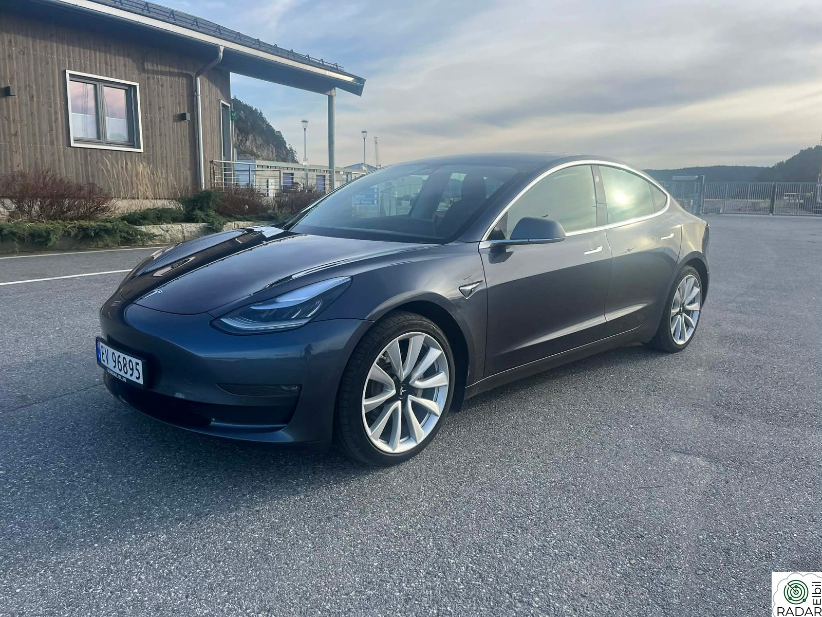 TESLA Model 3 LR AWD | H-feste | Performance felger | Premium sound++