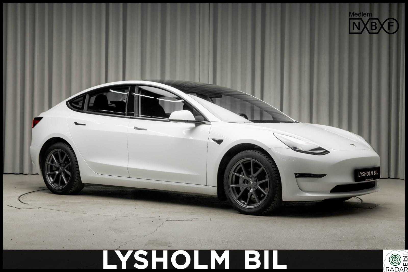 TESLA Model 3 Long Range/AWD/DualMotor/Krok/Skinn/LED/Pano/Autopilot