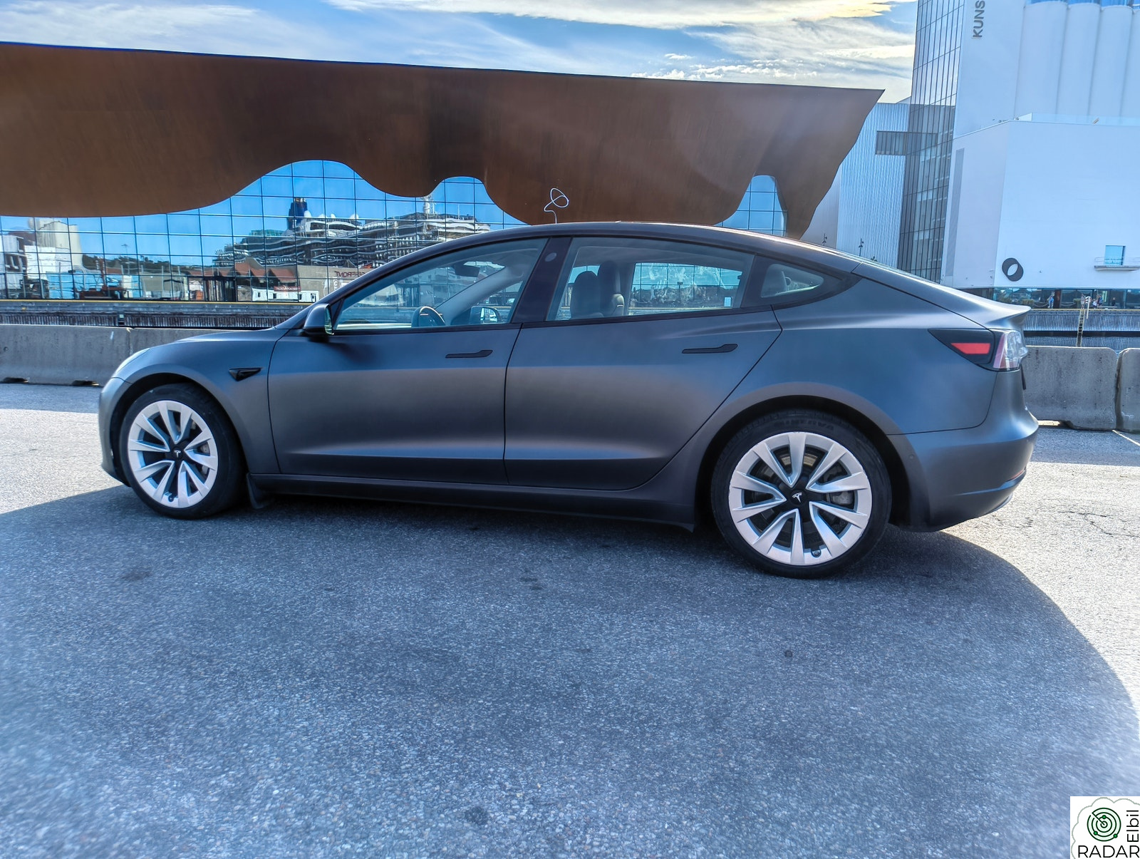 TESLA Model 3 Long Range AWD
