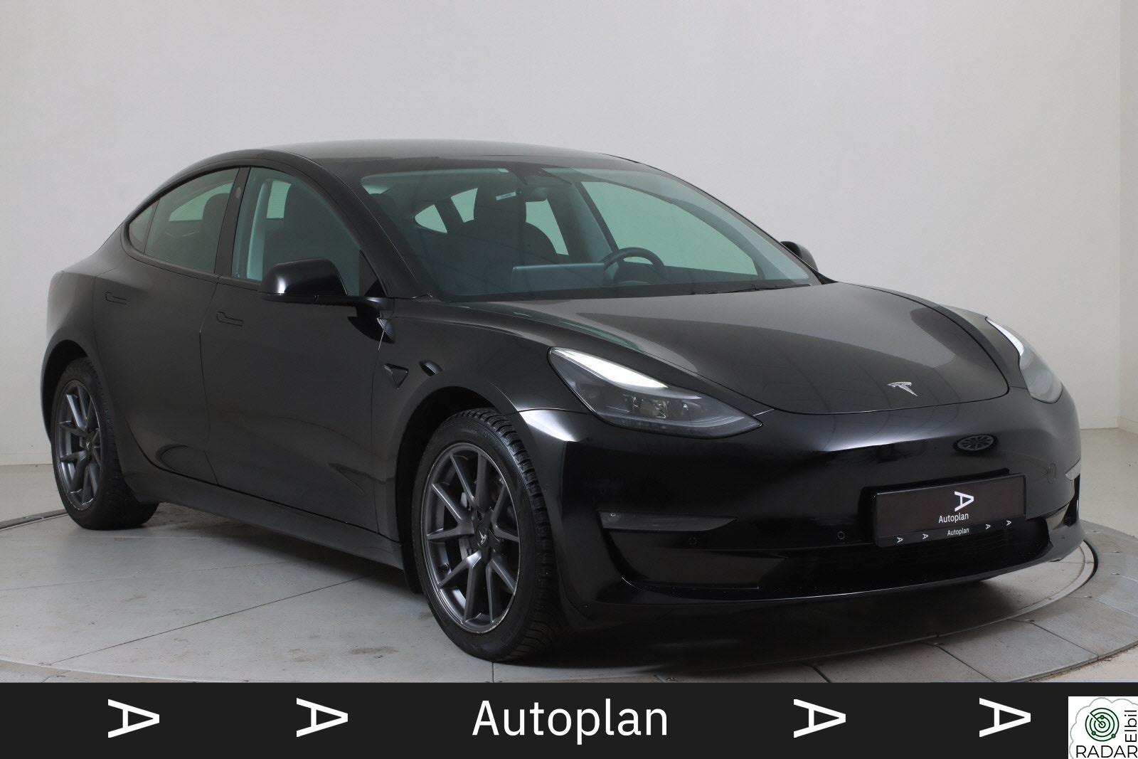 TESLA Model 3 Long Range AWD AP/Panorama/Skinn/Kamera