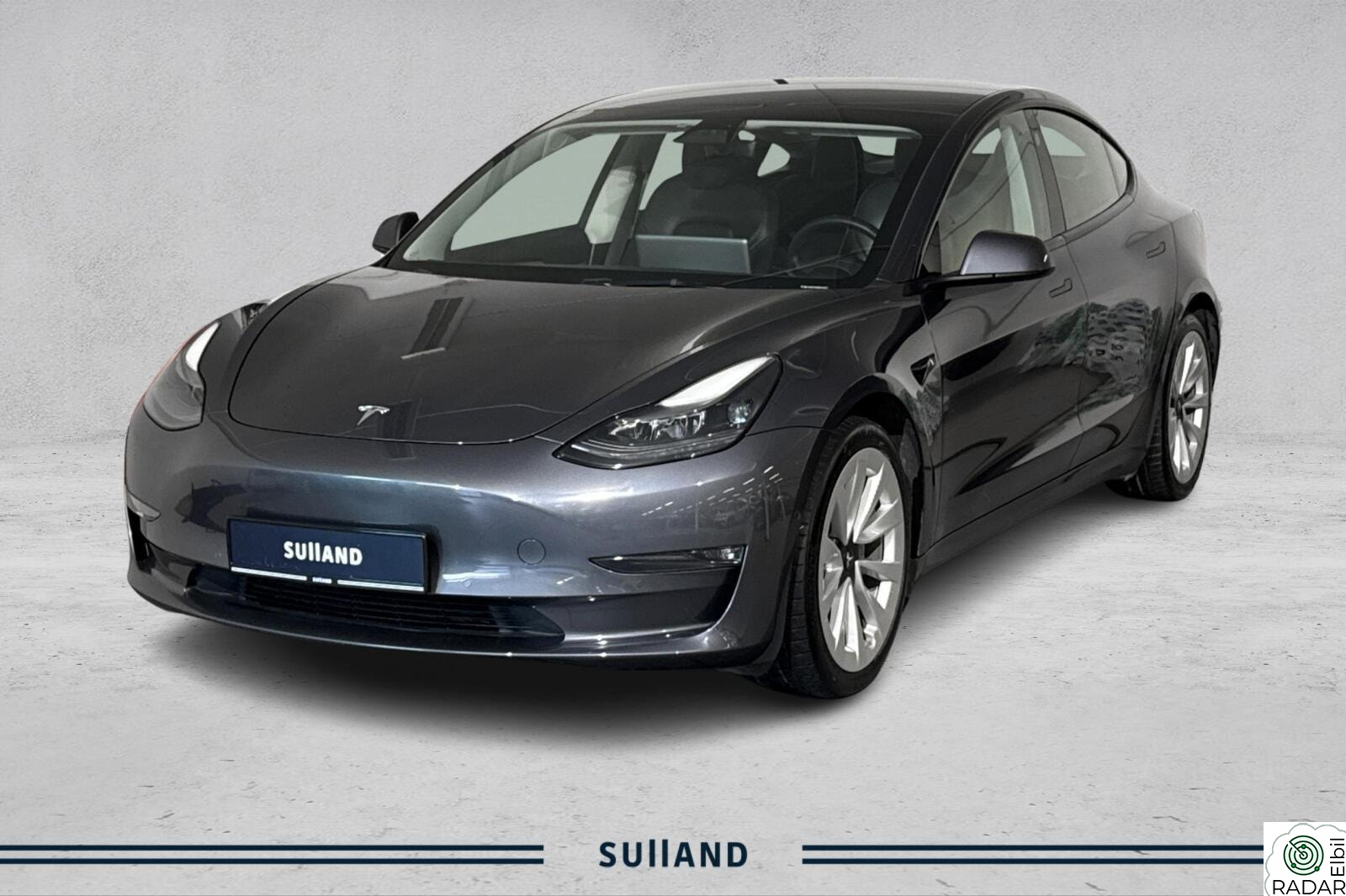TESLA Model 3 Long Range AWD / Skinn/Navi/Glasstak/ACC++++