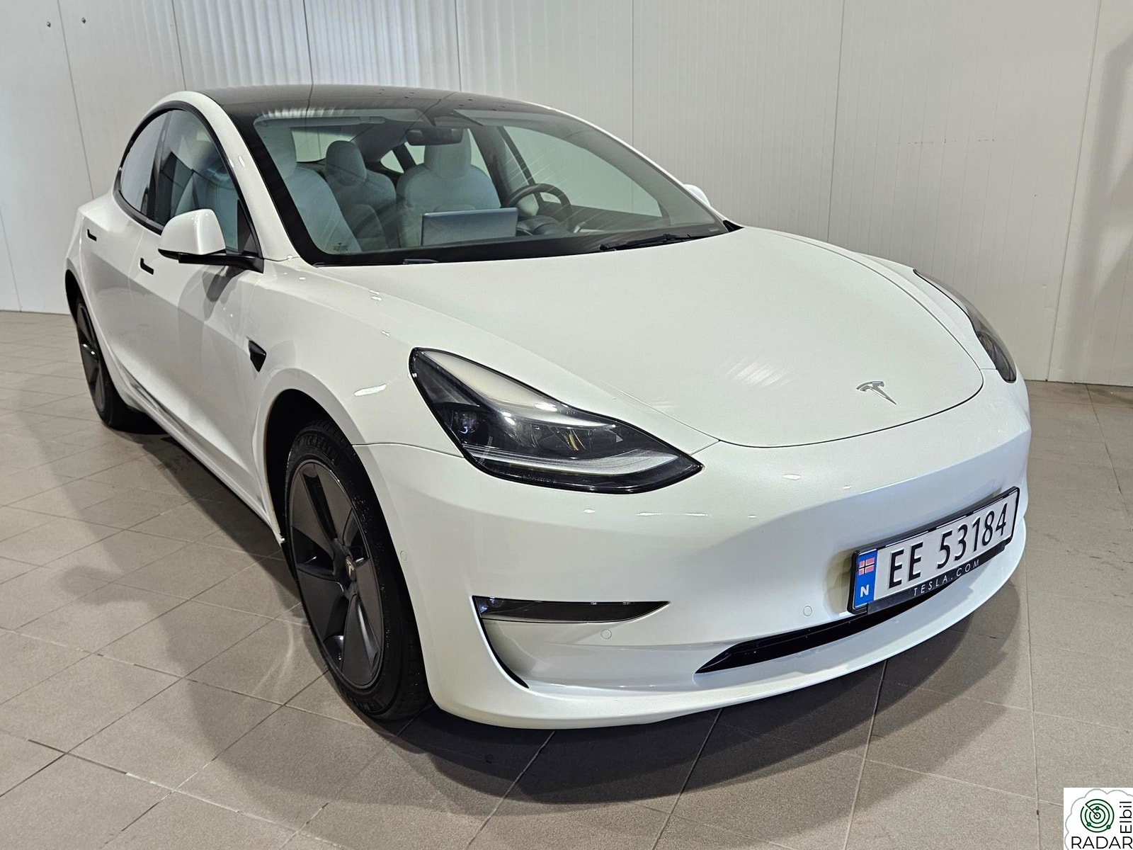 TESLA Model 3 Long Range AWD 602km, sommer og vinterhjul