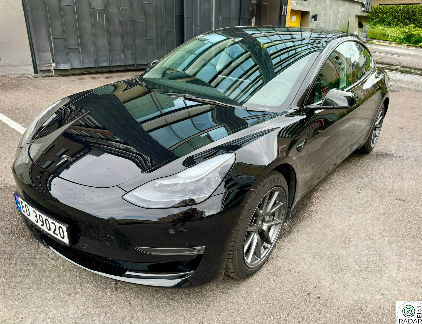 TESLA Model 3 LongR,AWD,LavKM,LavOmRegAvgift,Garasjelagret - 1eier