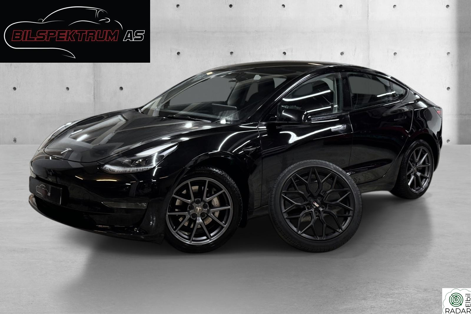 TESLA Model 3 Long-Range AWD // All-Black, Premium, AP, V.pumpe++