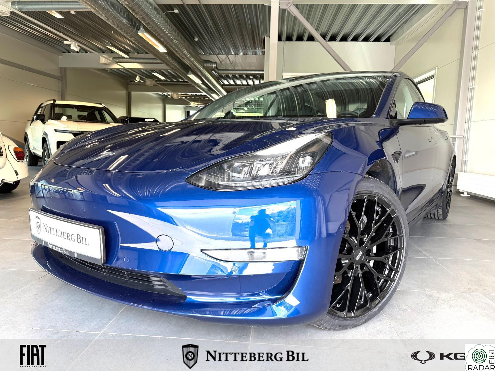 TESLA Model 3 LR 602 Km WLTP Skinn-H.Feste-Autopilot-Premiumlyd-