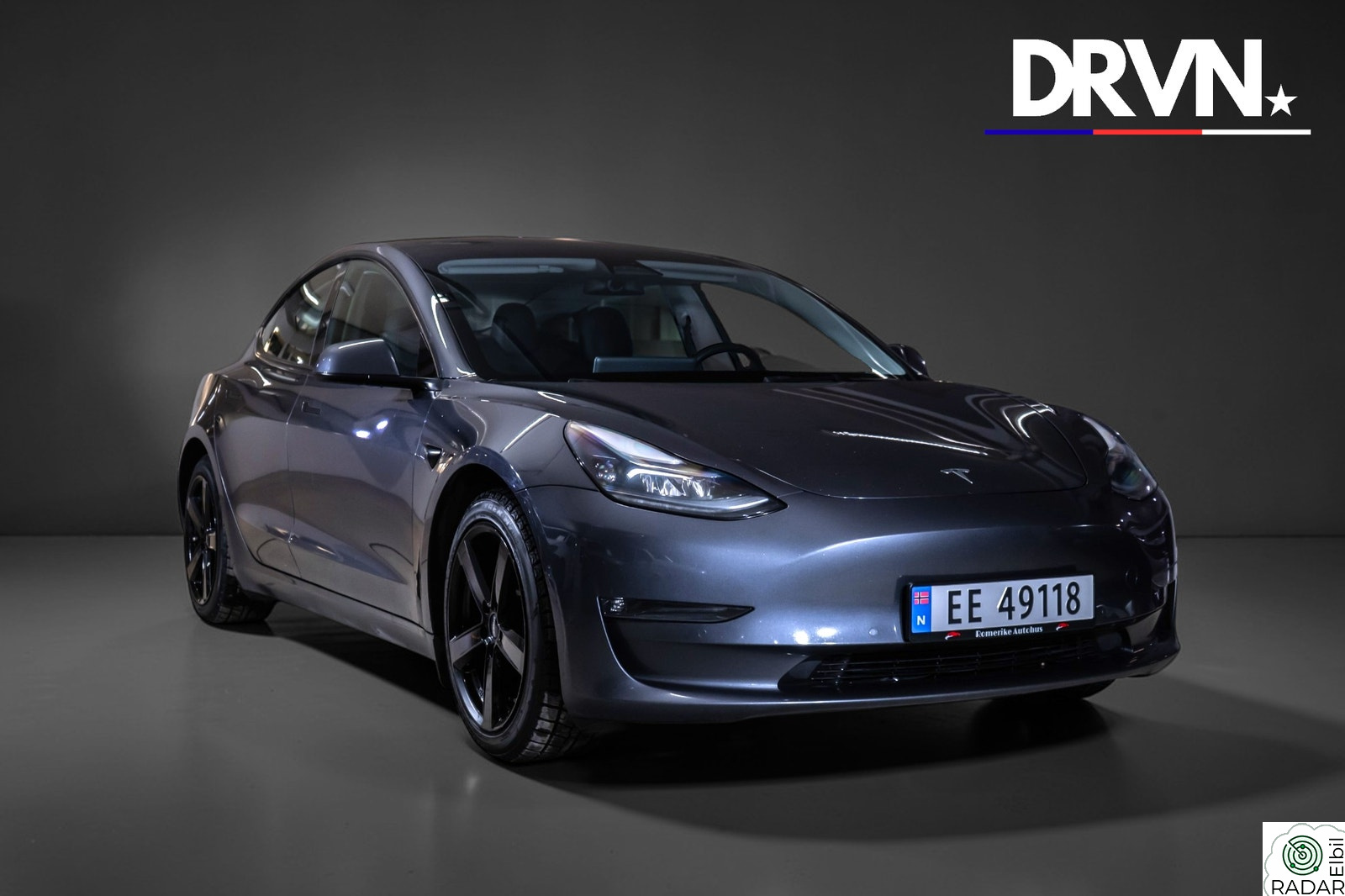 TESLA Model 3 LR AWD / Premium / Autopilot / 602km / Pano