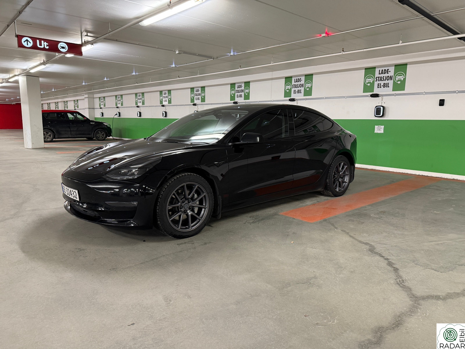 TESLA Model 3 Long Range AWD Ryzen, Hengerfeste & HomeLink