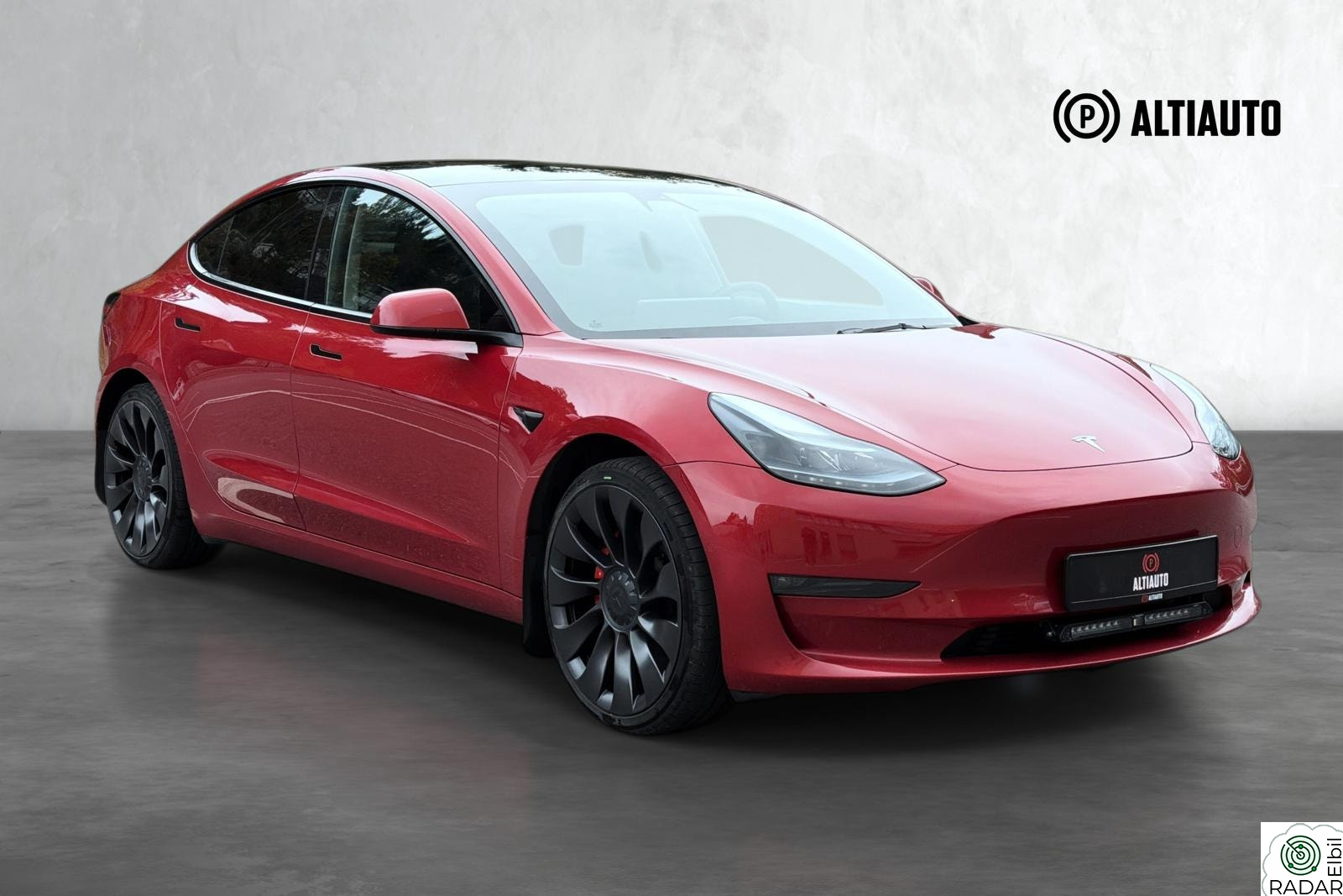 TESLA Model 3 PERFORMANCE 1 EIER LR DM AP/ NYTT BATTERI/ NYE DEKK