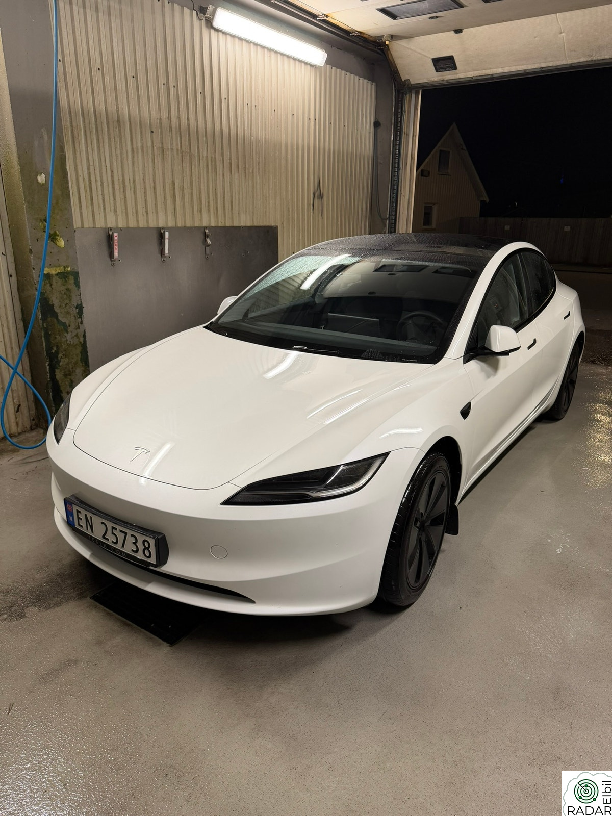 TESLA Model 3 Long Range RWD 320hk