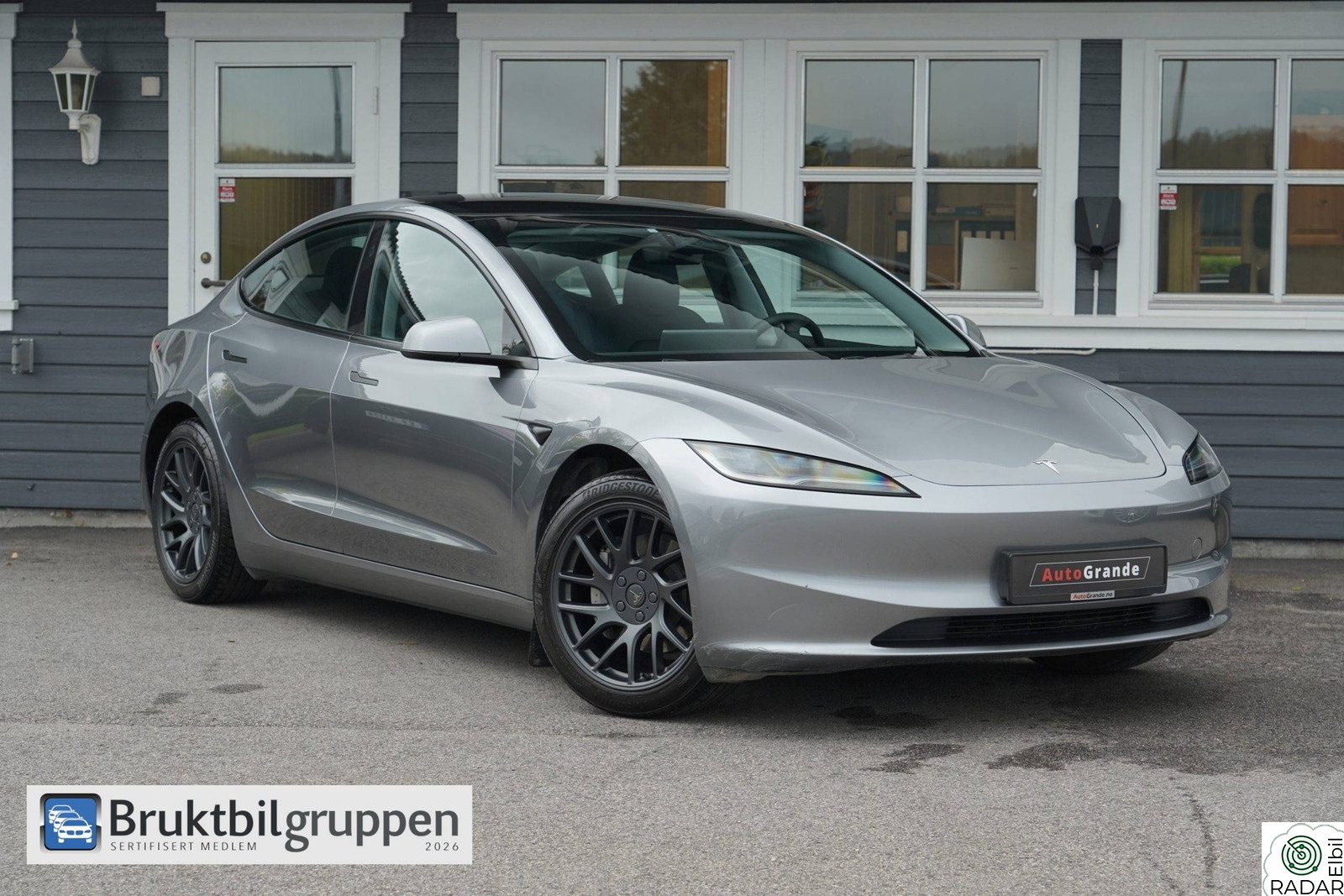 TESLA Model 3 LONG-RANGE 702KM KROK AUTOPILOT MATRIX SETEVENT BLINDS