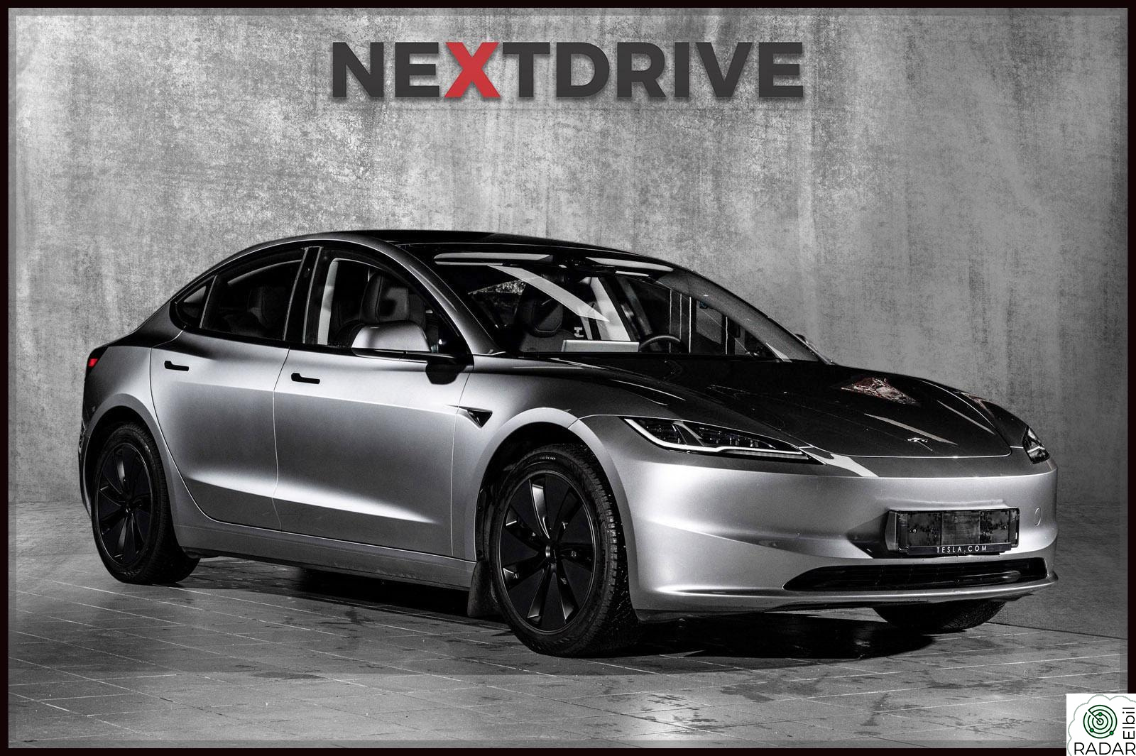 TESLA Model 3 Long Range / AWD / 702km