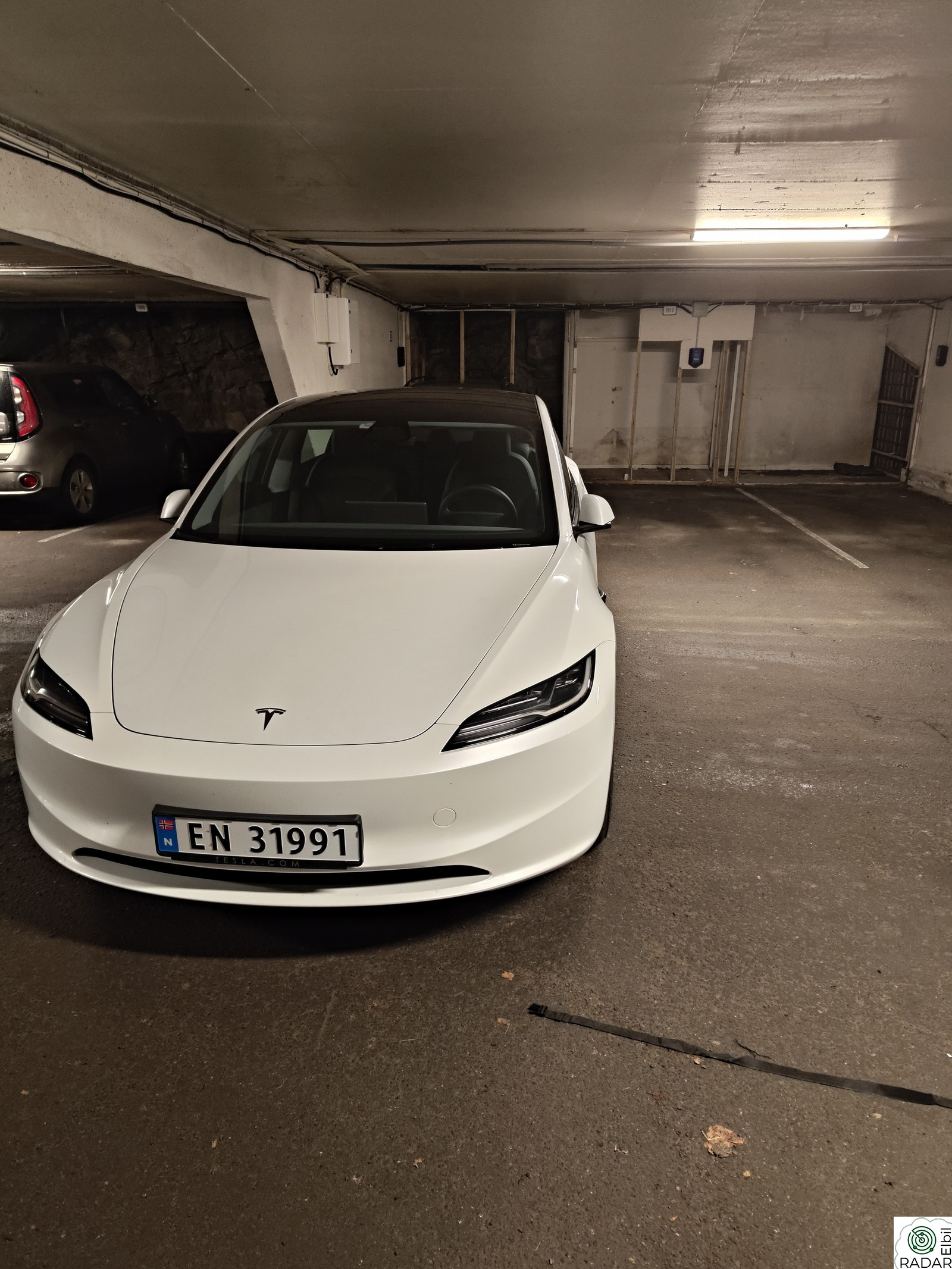 TESLA Model 3 Long Range RWD 320hk